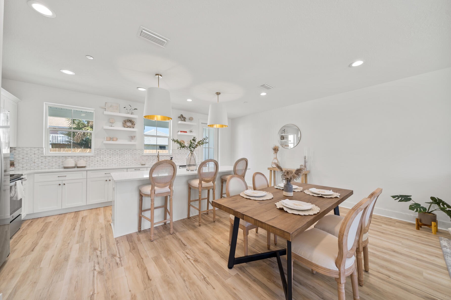 5300 Thomas Dr, Panama City FL 32408-6125 exterior