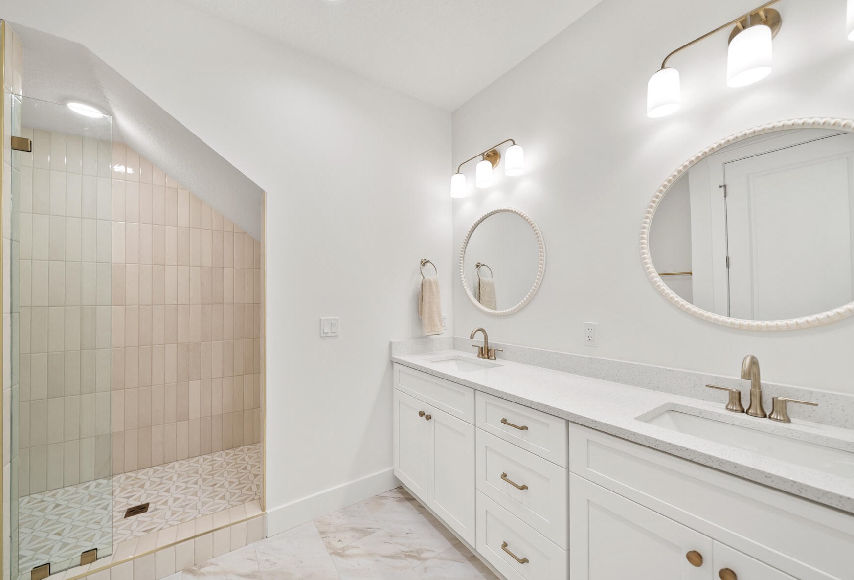 5300 Thomas Dr, Panama City FL 32408-6125 exterior