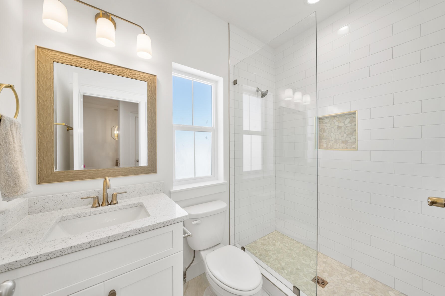 5300 Thomas Dr, Panama City FL 32408-6125 exterior