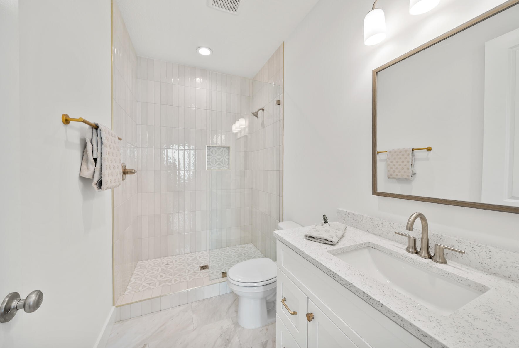 5300 Thomas Dr, Panama City FL 32408-6125 exterior