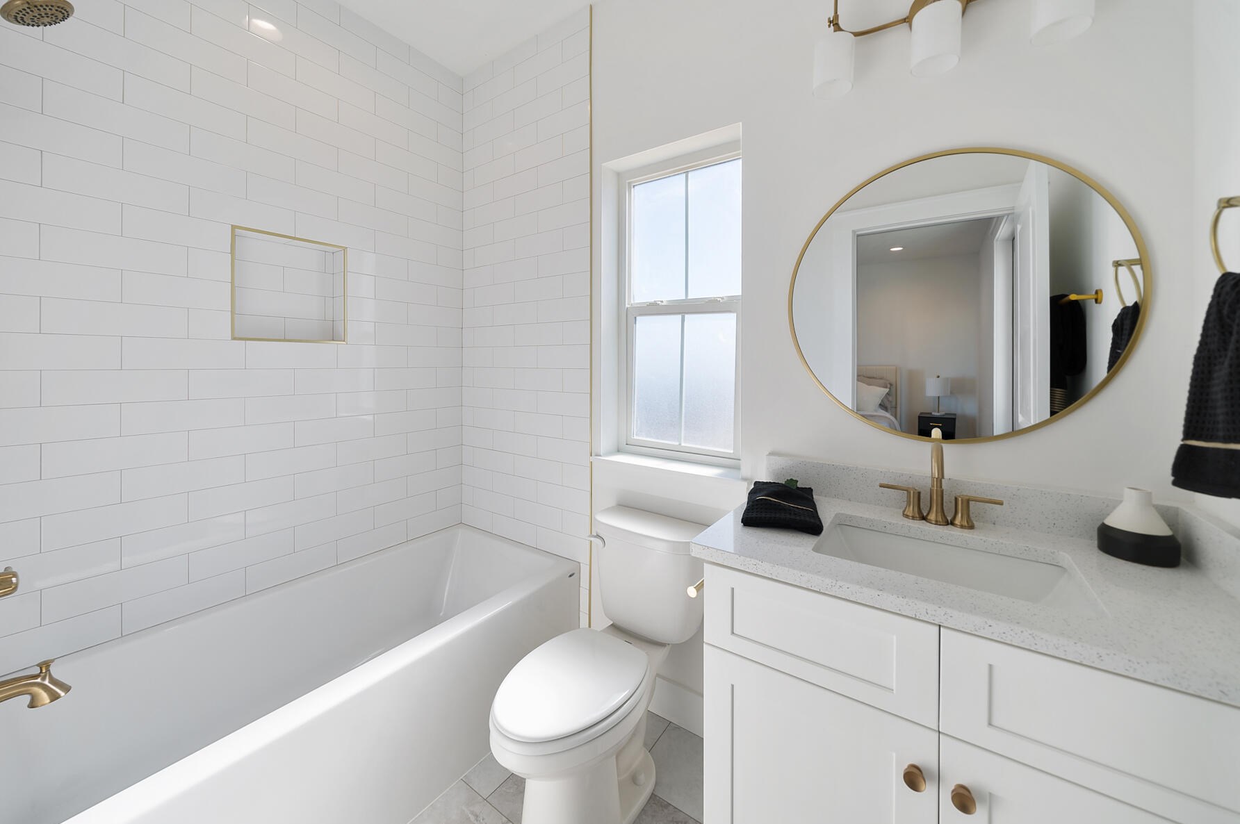 5300 Thomas Dr, Panama City FL 32408-6125 exterior