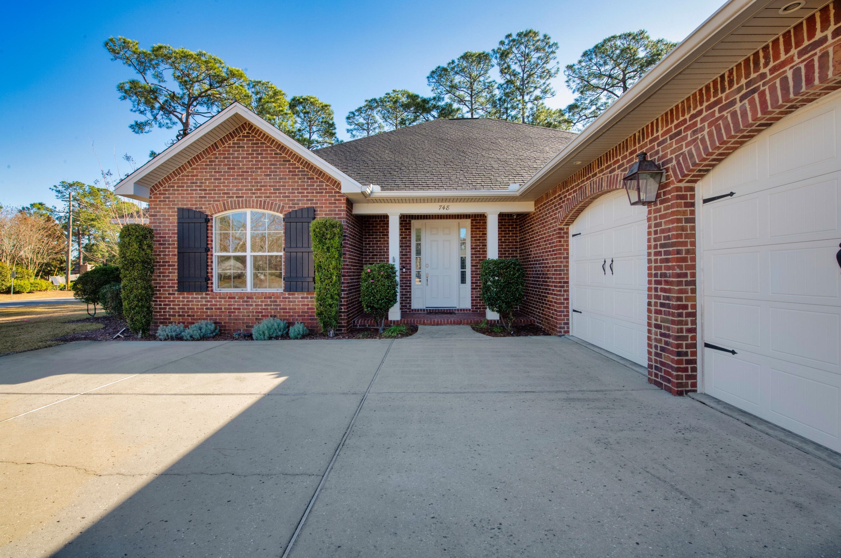 748 Woods Dr, Niceville, FL 32578-3419