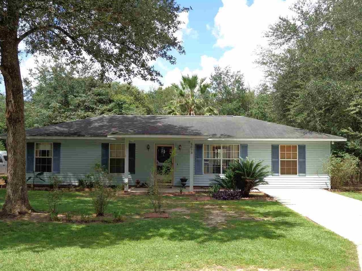 5673 Fairview Dr, Milton, FL 32570
