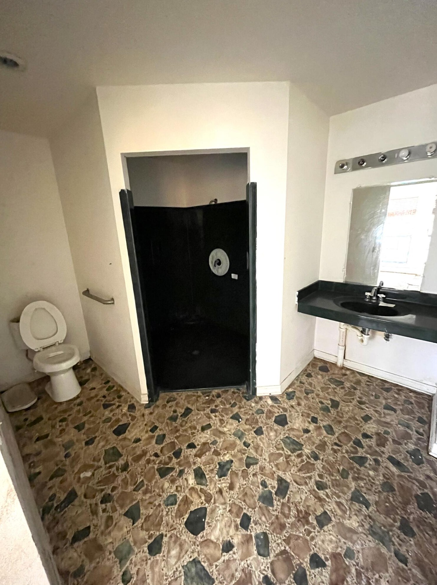 2061 G M C Ln, Crestview FL  32536-8422 exterior