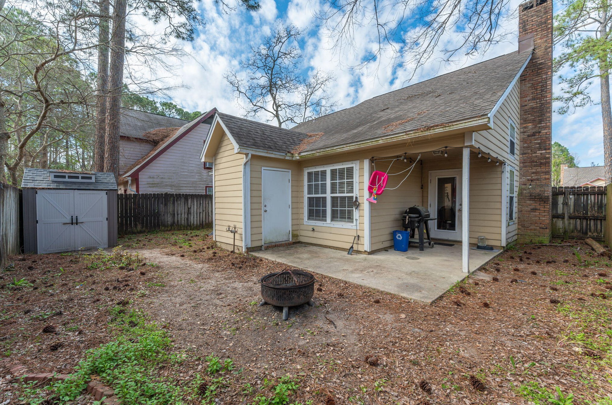 2814 Old Carriage Ln, Fort Walton Beach FL  32547-6853 exterior