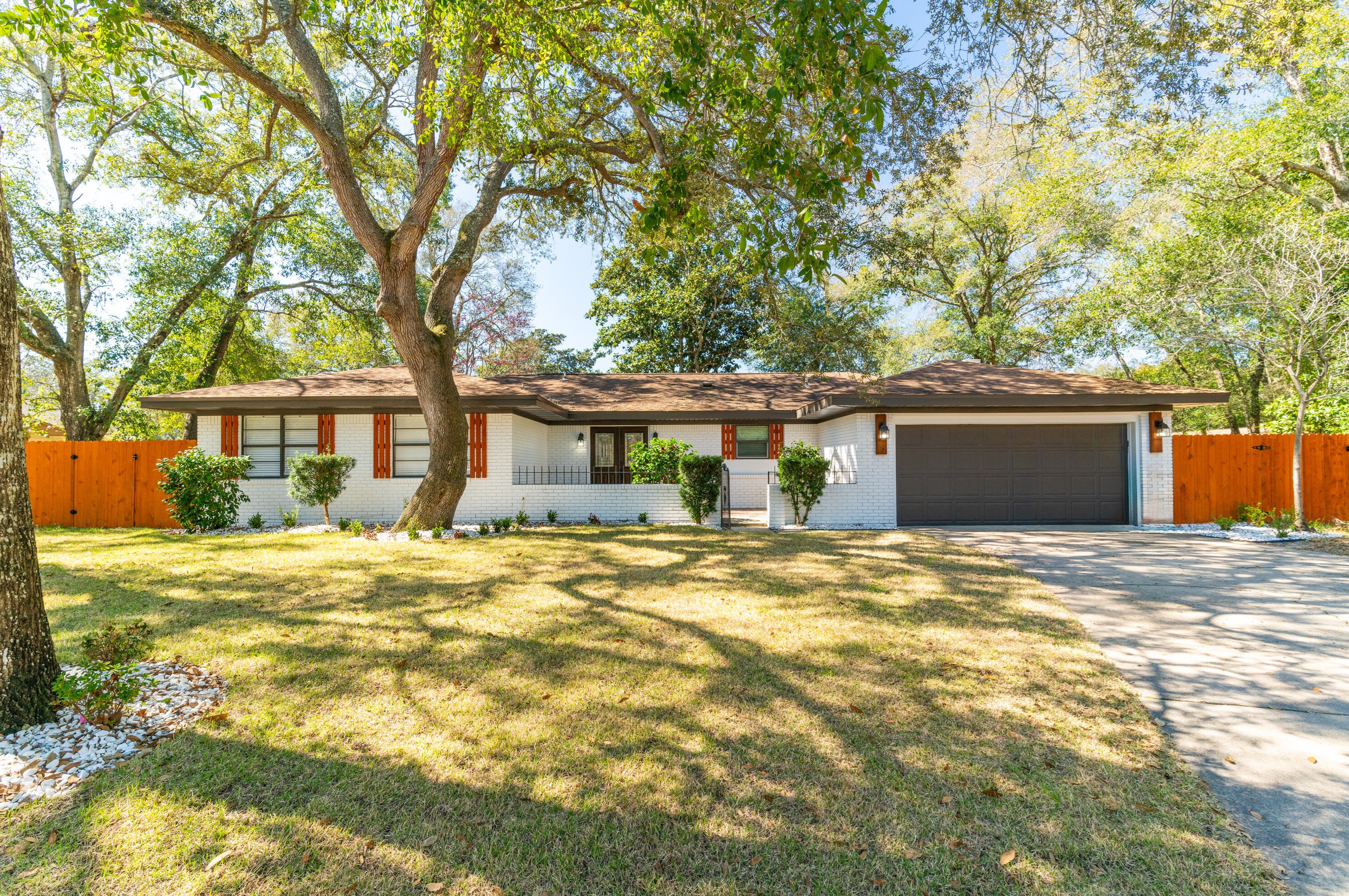 206 Pawnee Cir, Fort Walton Beach, FL 32547