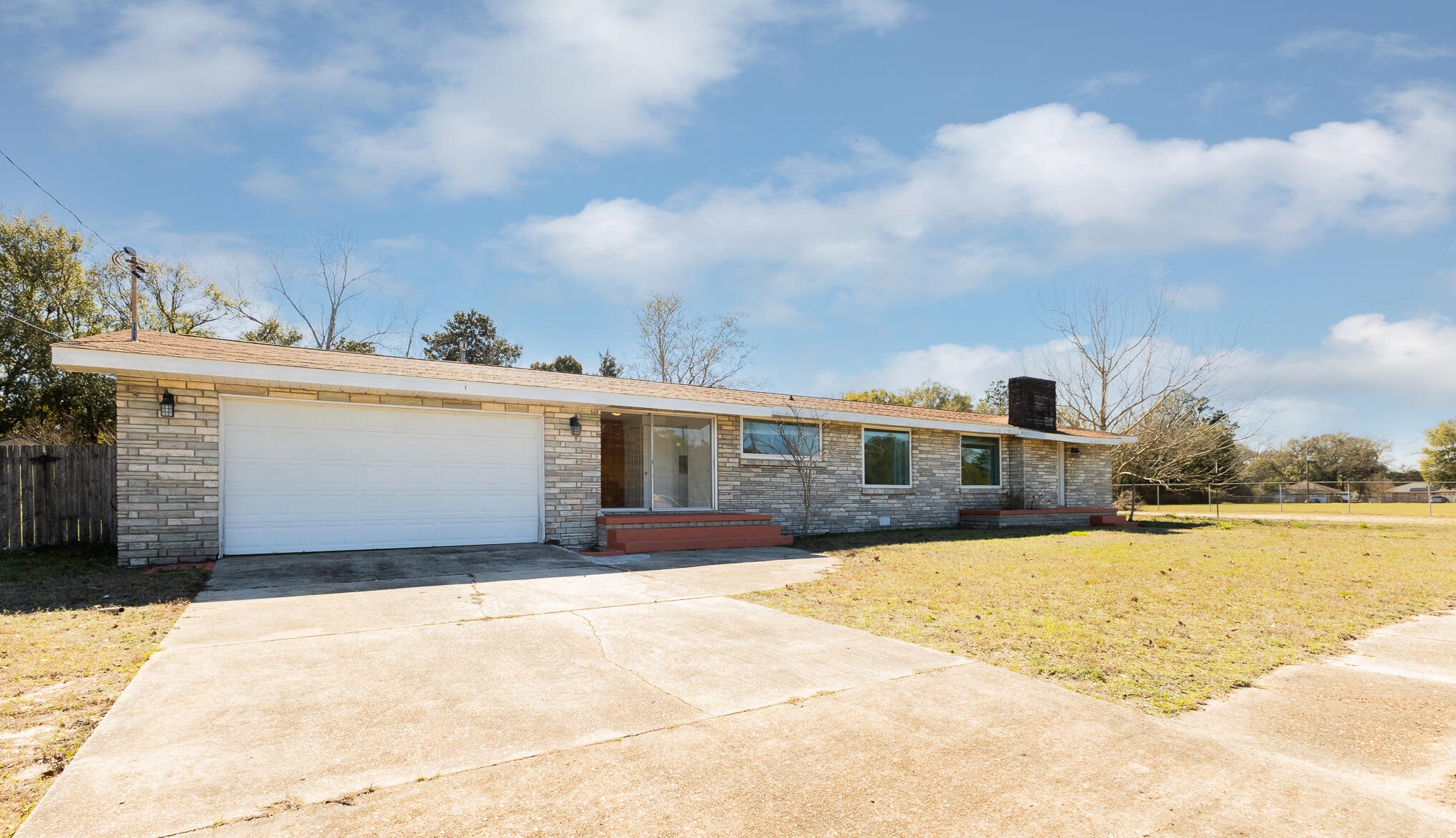 305 E 4th Ave E, Crestview, FL 32536