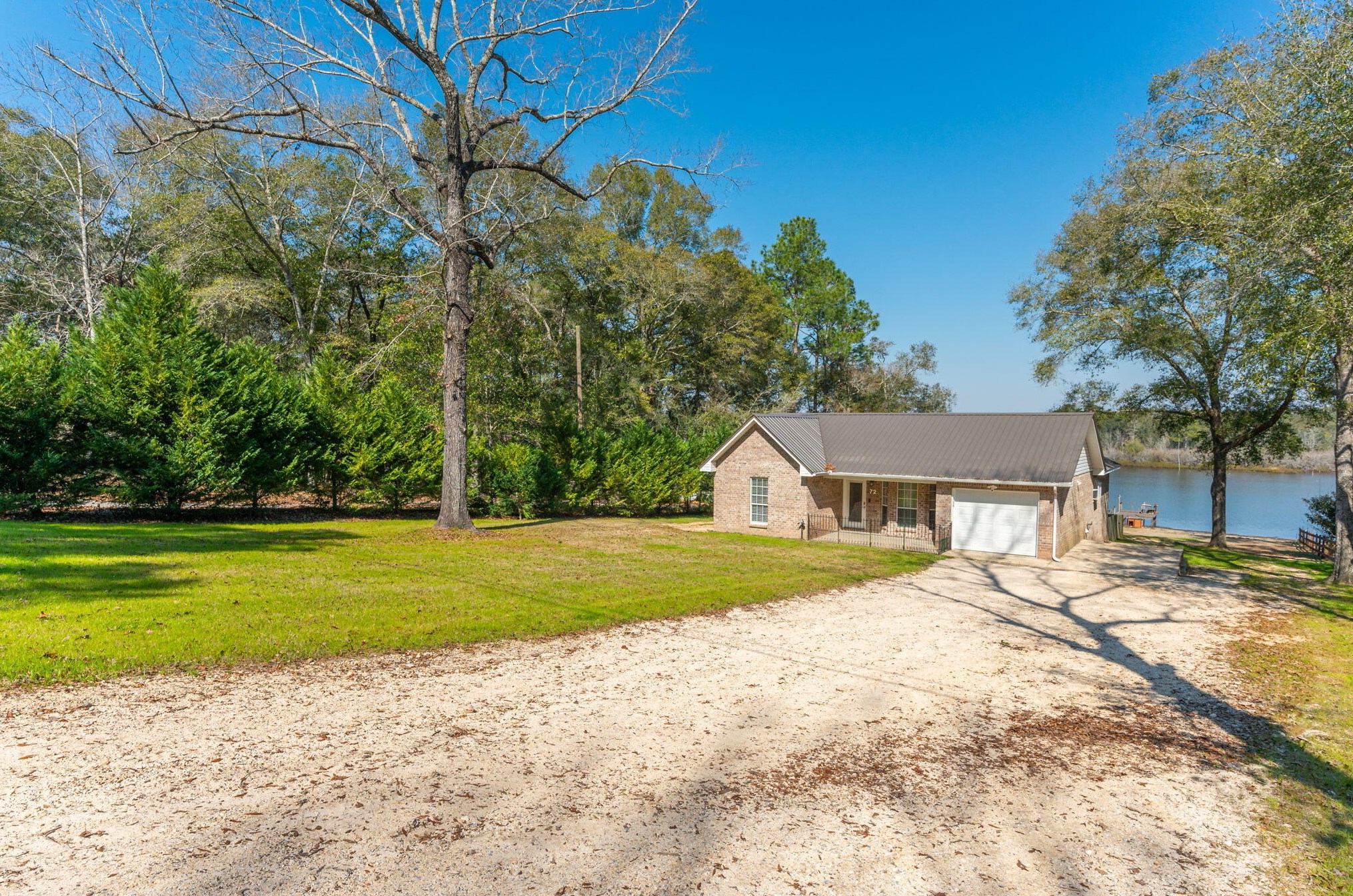 72 Bell Dr, Defuniak Springs, FL 32433-7660