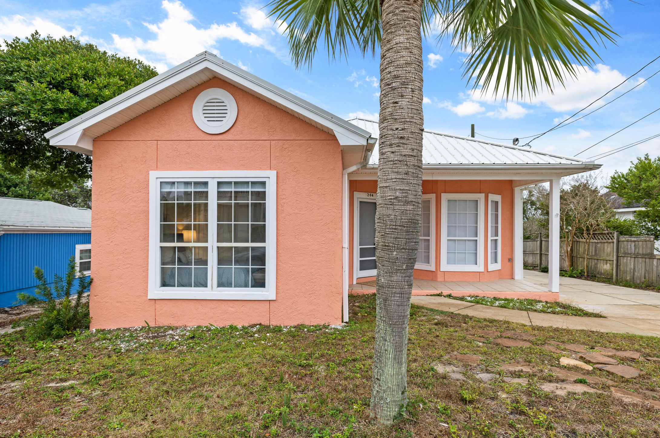 204 3 St, Panama City FL 32401-4832 exterior