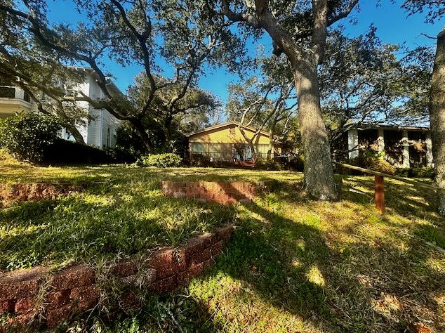 325 Miracle Strip Pkwy, Mary Esther FL  32569-1833 exterior