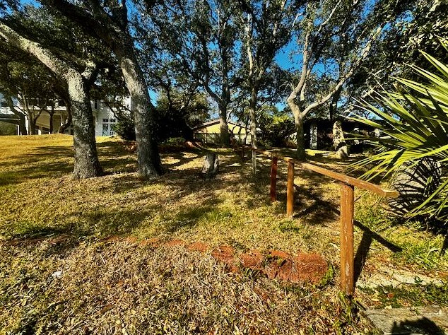 325 Miracle Strip Pkwy, Mary Esther FL  32569-1833 exterior