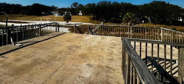 325 Miracle Strip Pkwy, Mary Esther FL  32569-1833 exterior