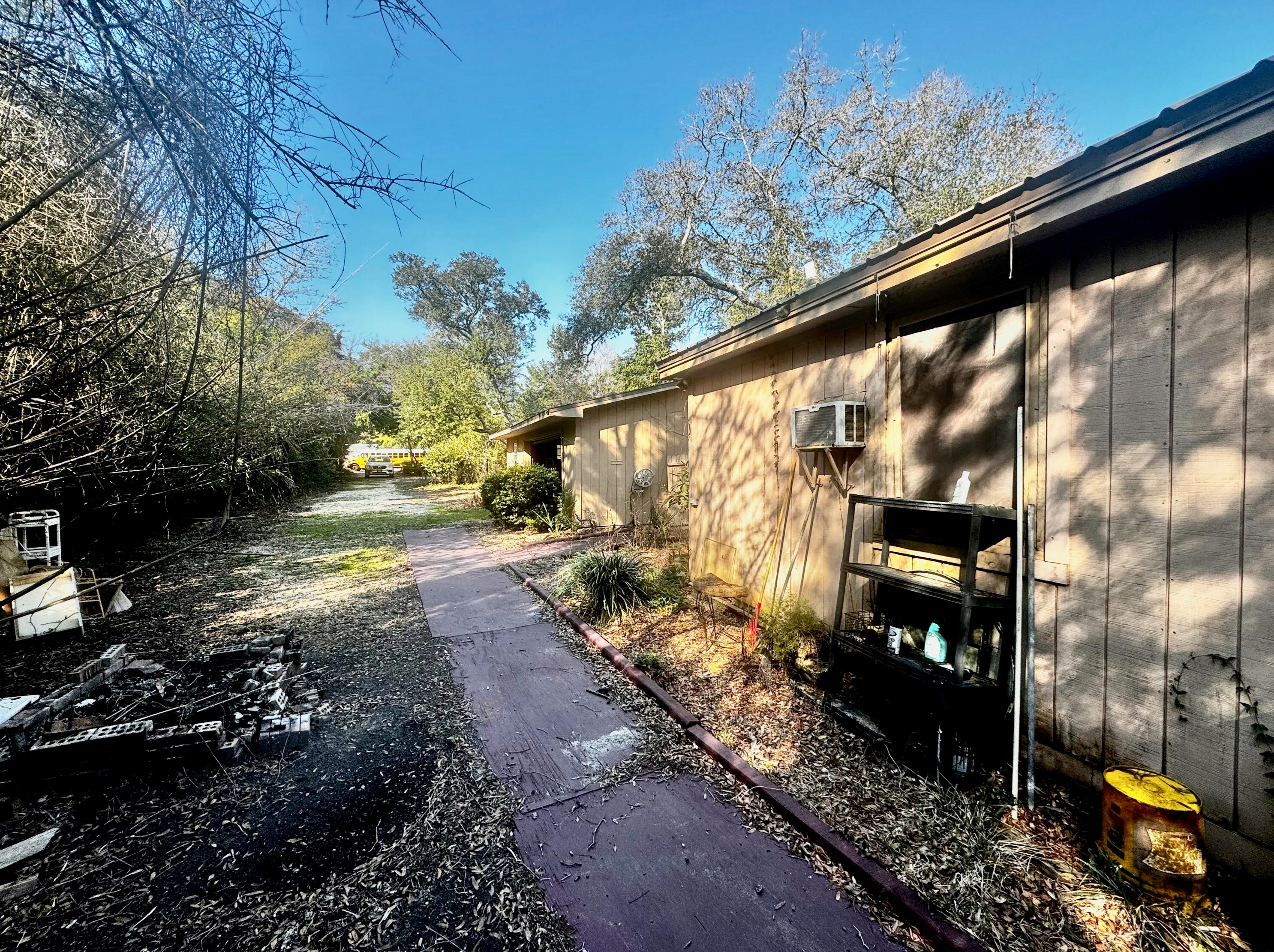 325 Miracle Strip Pkwy, Mary Esther FL  32569-1833 exterior