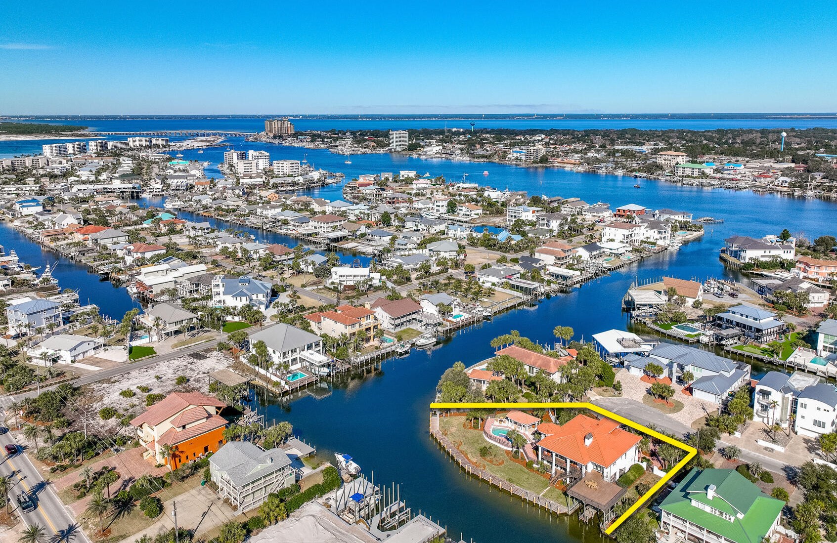 602 Magnolia Dr, Destin, FL 32541-3158