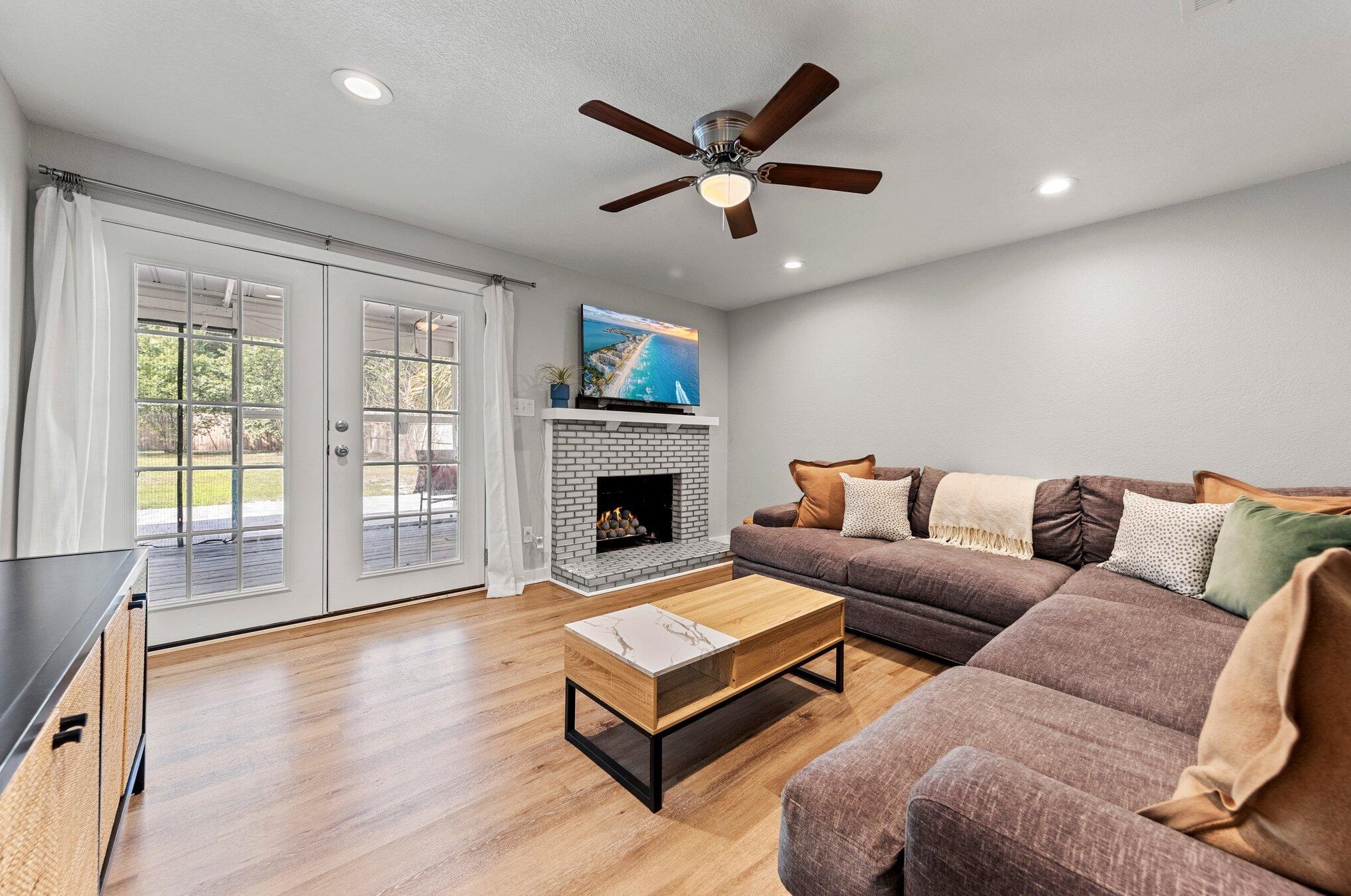 24 Bay Dr, Fort Walton Beach FL  32548-5166 exterior