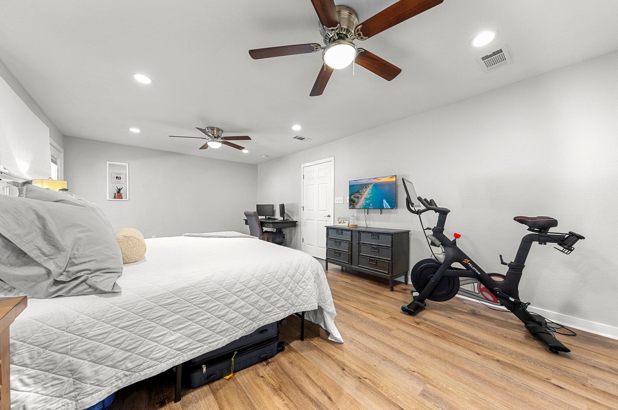 24 Bay Dr, Fort Walton Beach FL  32548-5166 exterior