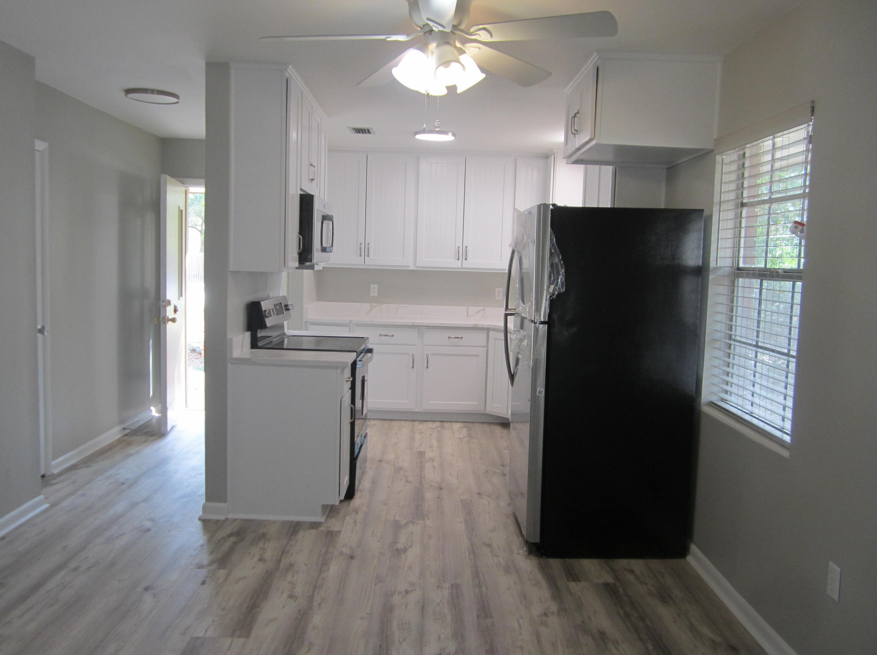 17 7th St #4, Shalimar, FL 32579