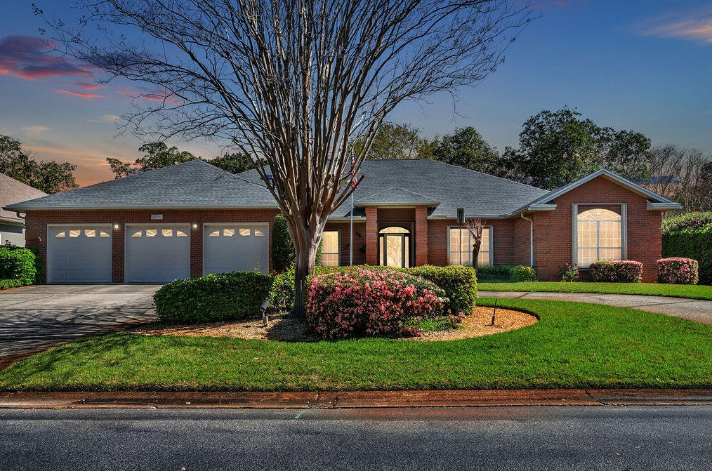 1556 Glenlake Cir, Niceville, FL 32578-3825