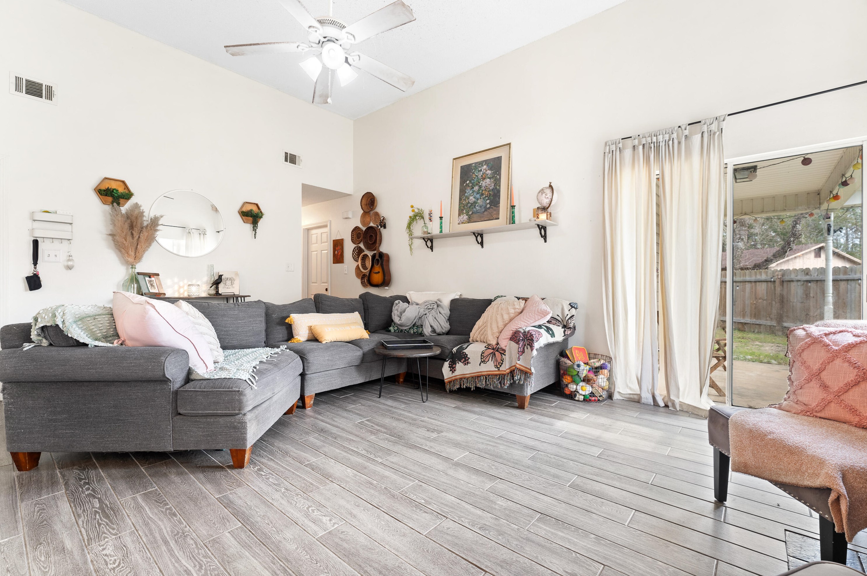 220 Woodland Park Cir, Mary Esther FL  32569-1569 exterior