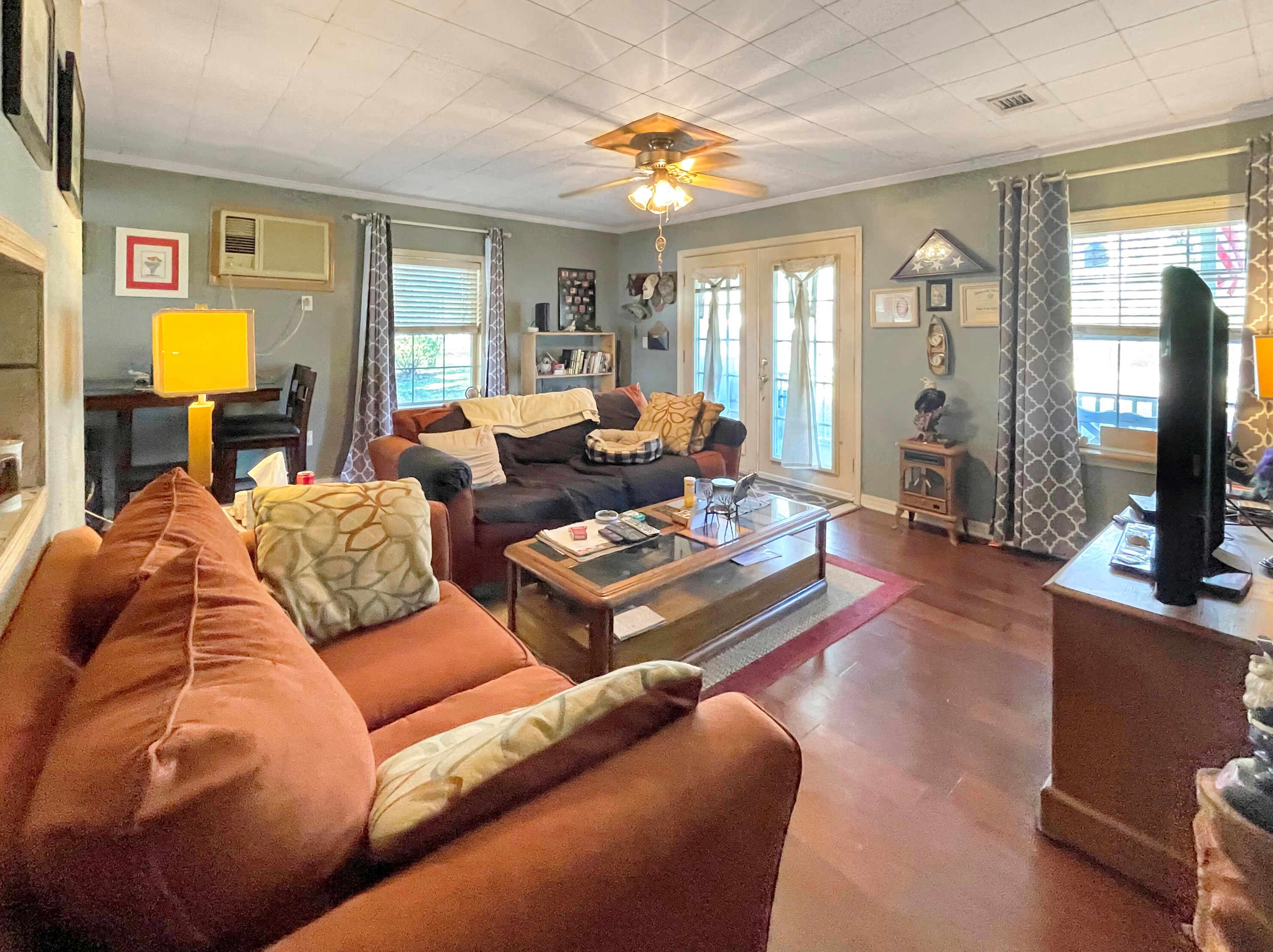 686 Paradise Island Dr, Defuniak Springs, FL 32433
