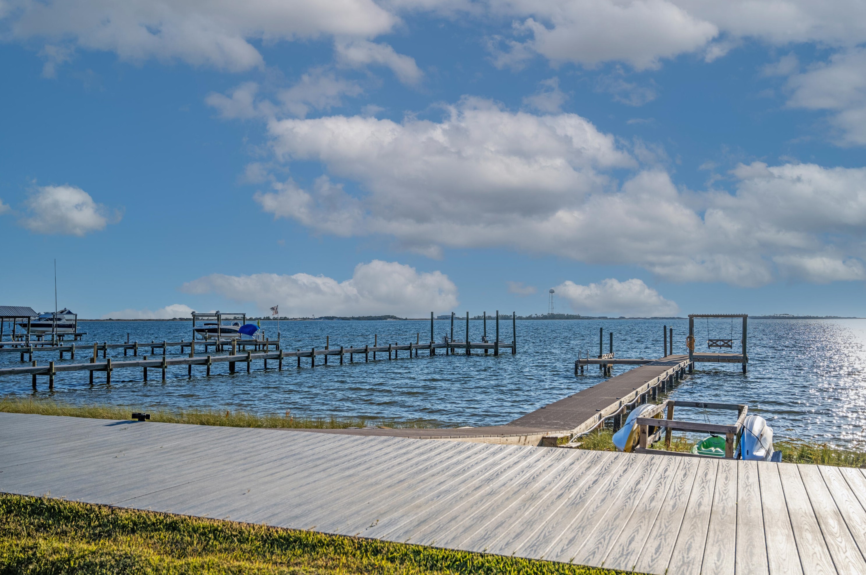 156 Shore Line Dr, Mary Esther, FL 32569-1391