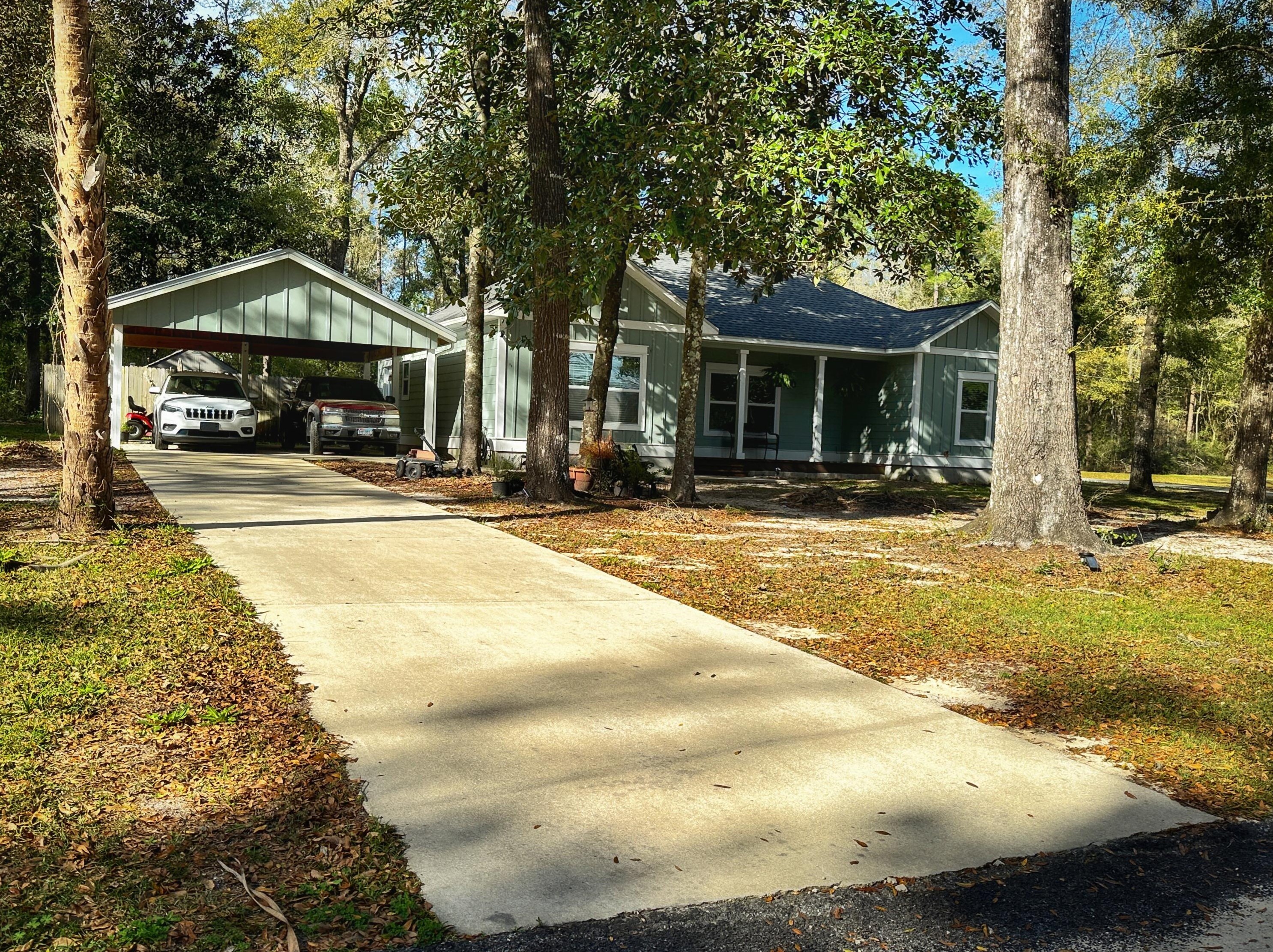 18 Squirrel Rd, Defuniak Springs, FL 32433-7681