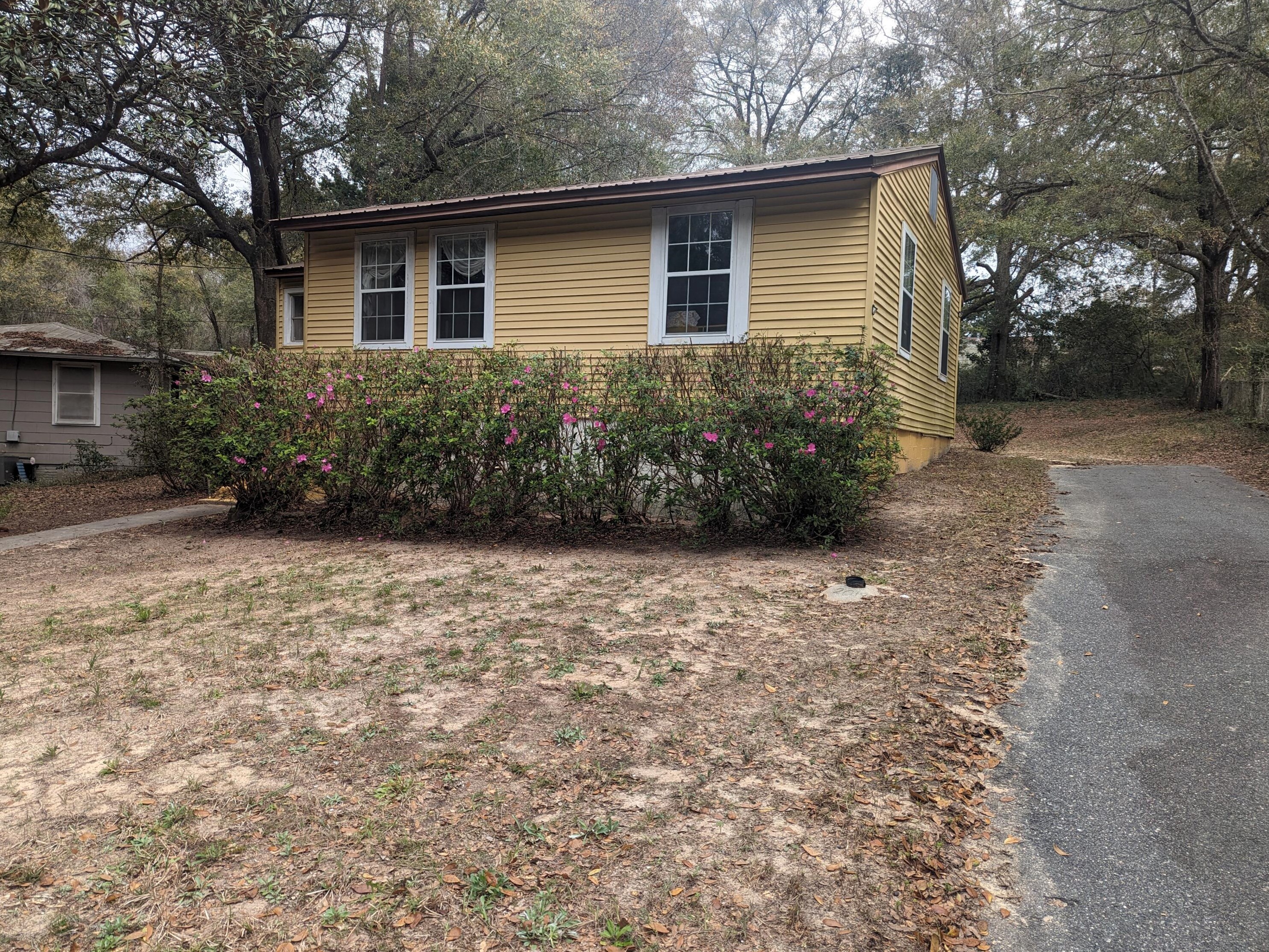 740 Dixie St, Crestview, FL 32536-2004