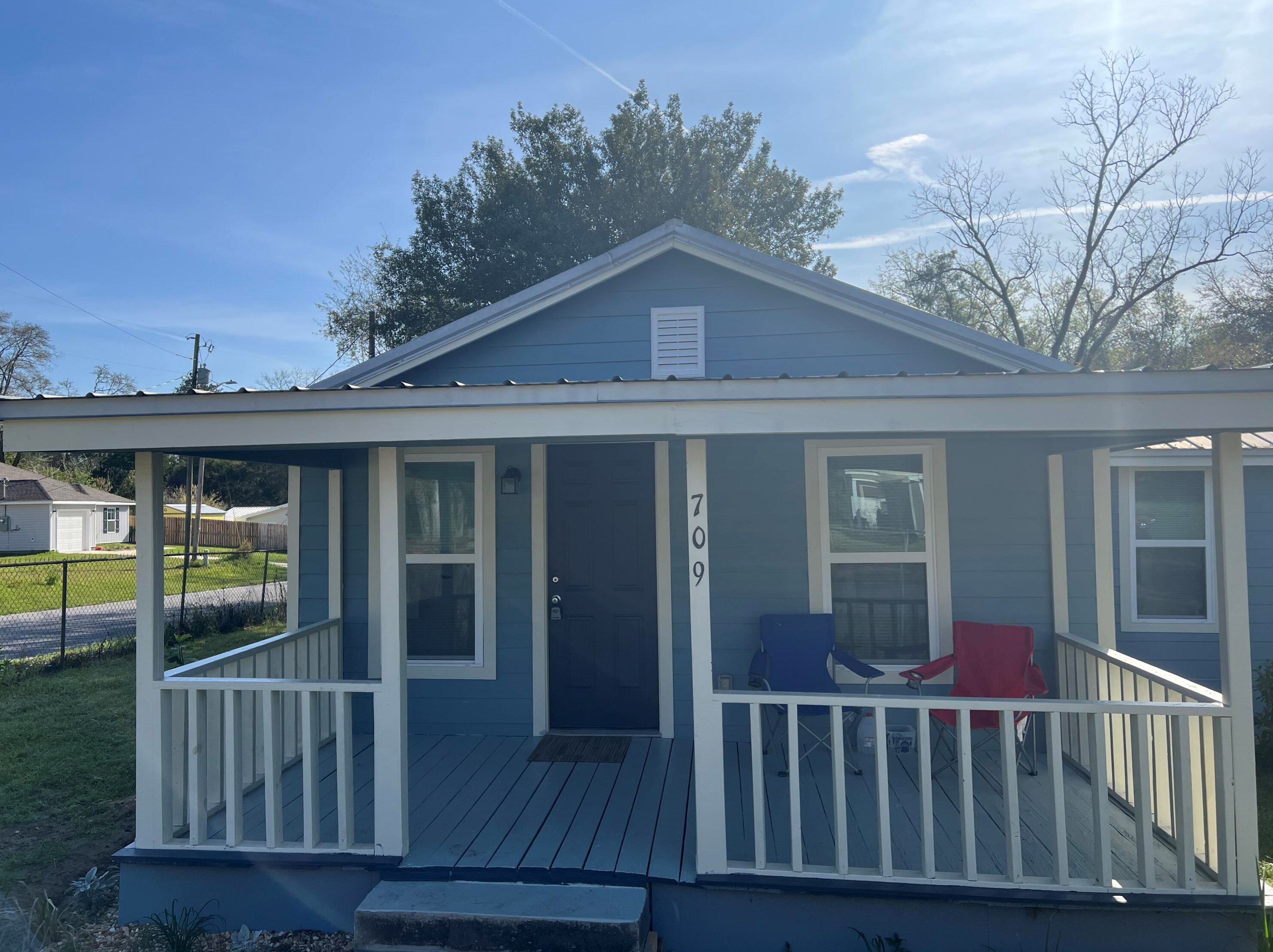 709 11th St, Defuniak Springs FL  32435-3327 exterior