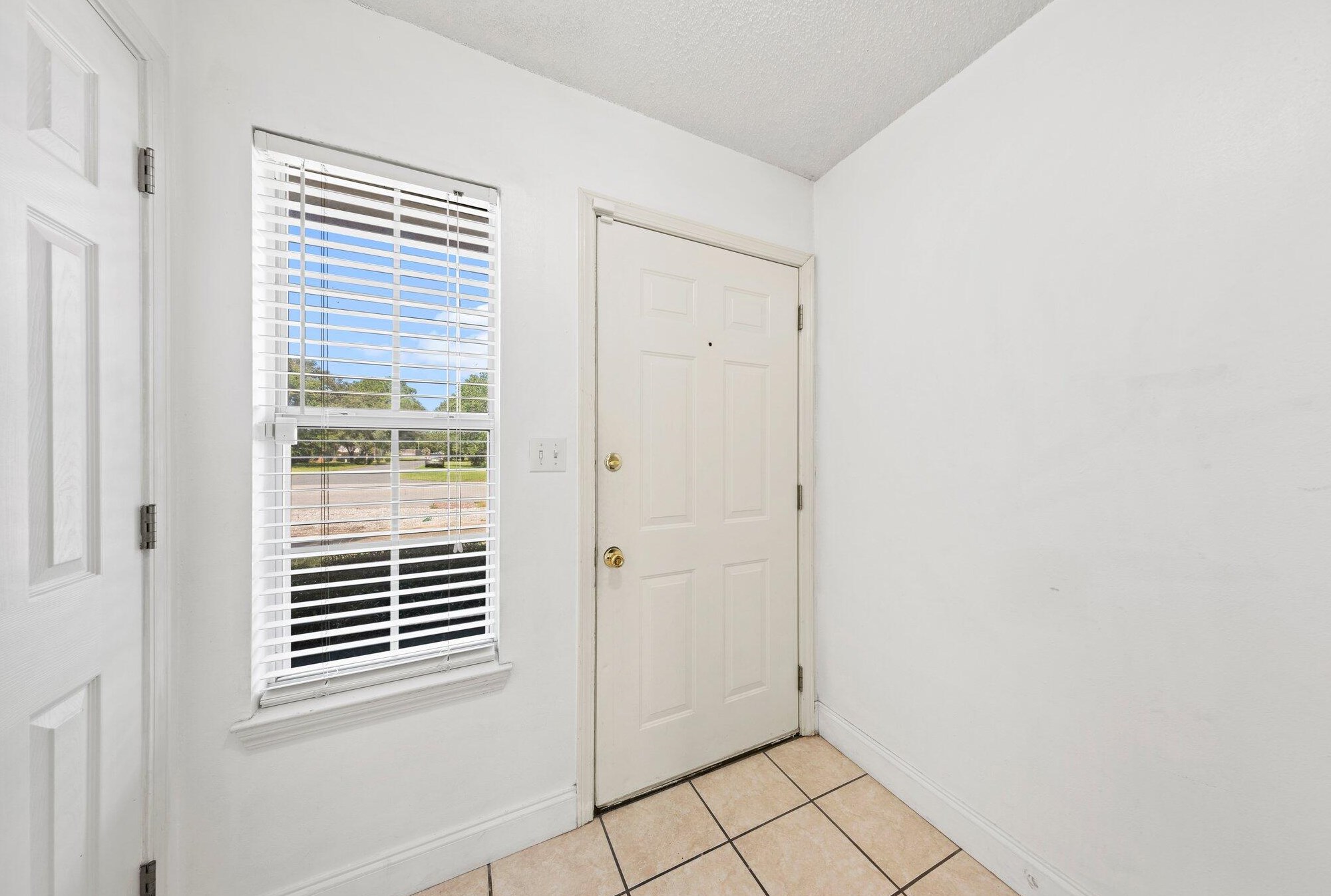 40 11th St #100, Shalimar, FL 32579