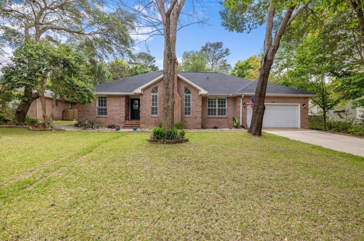 329 Ruckel Dr, Niceville, FL 32578-1752