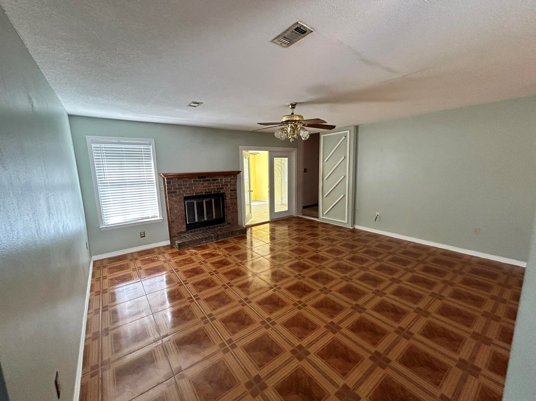 305 Green Oak Dr, Crestview, FL 32539