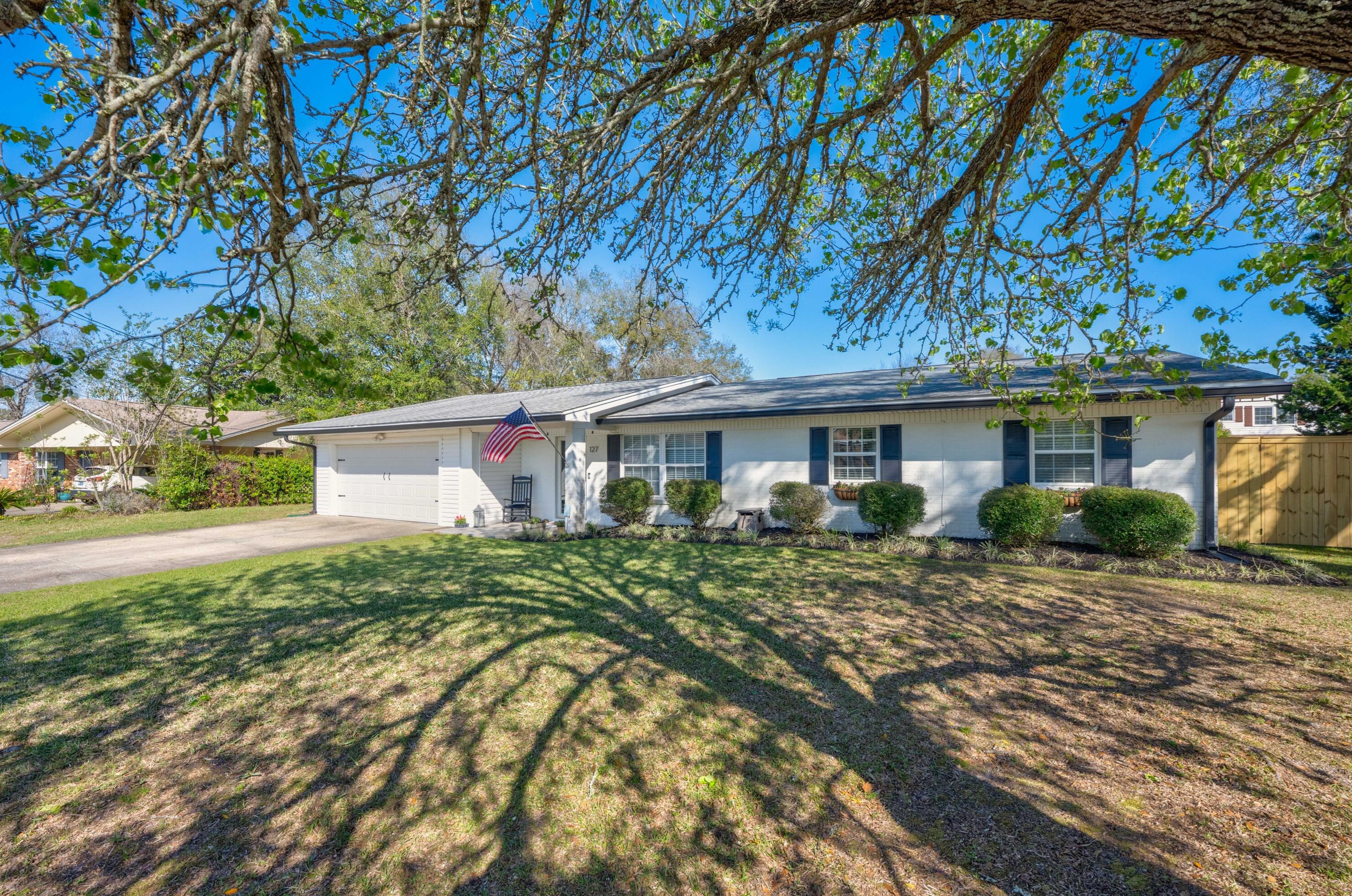 127 Ne Berger Pl Ne, Fort Walton Beach, FL 32548
