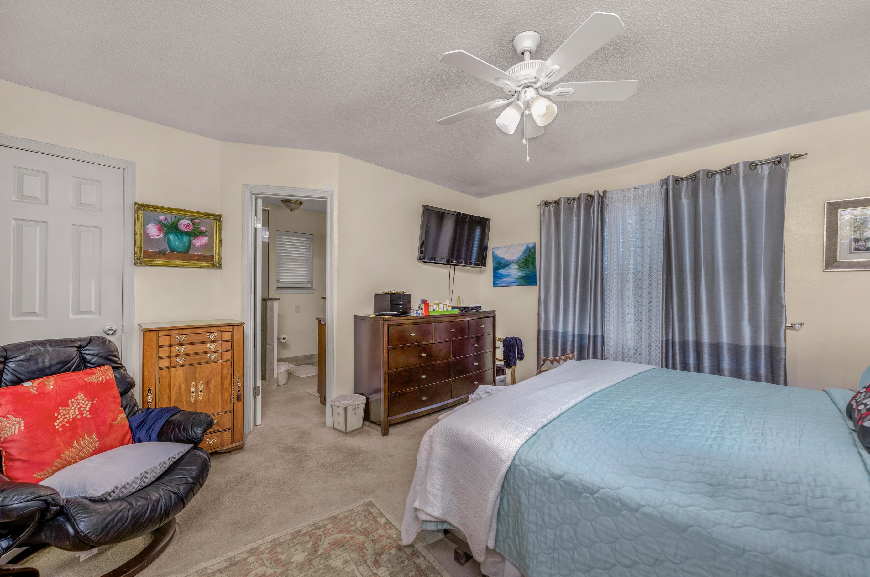 2 Shamrock Dr, Mary Esther FL  32569-1869 exterior