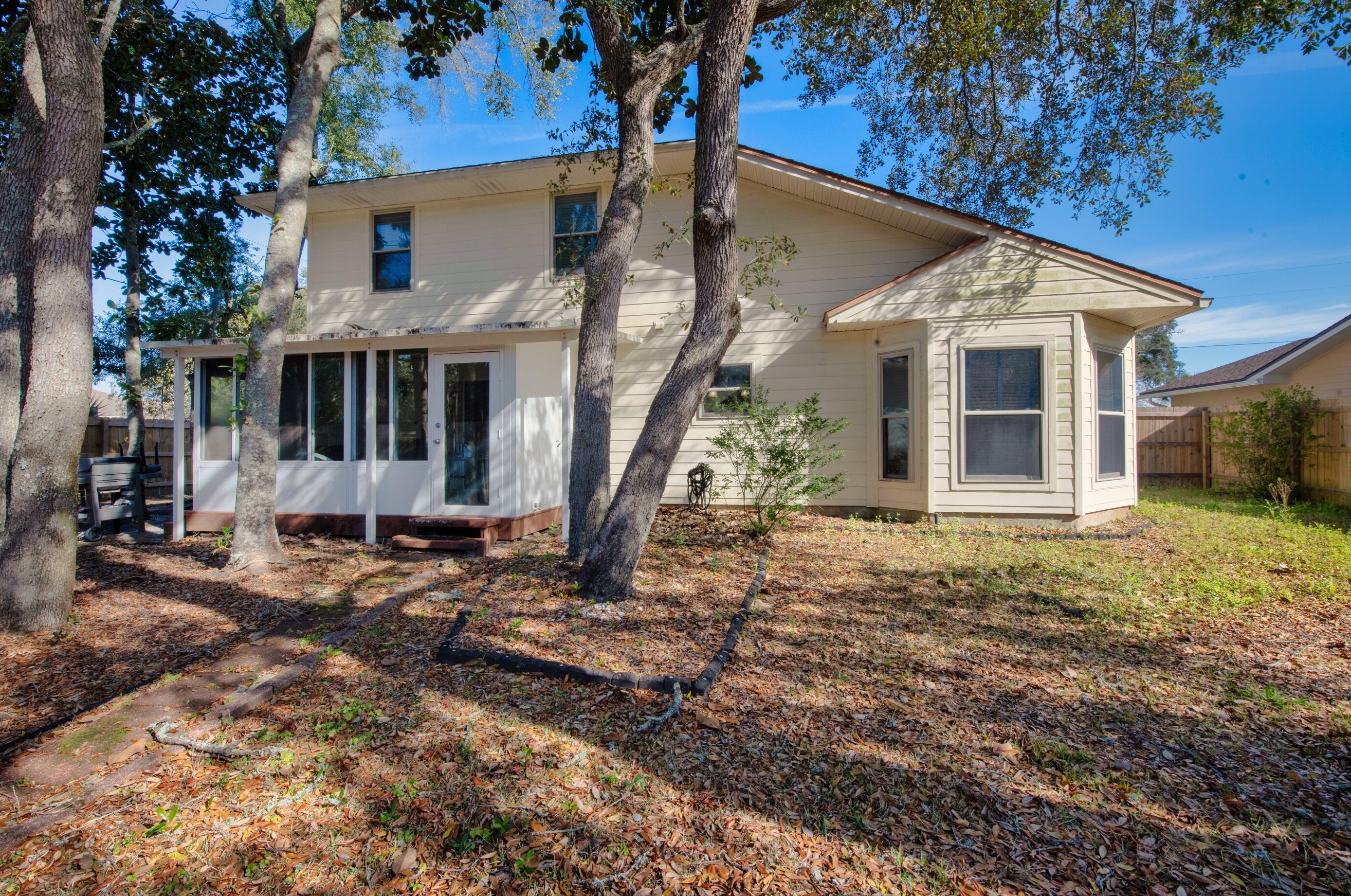 2 Shamrock Dr, Mary Esther FL  32569-1869 exterior