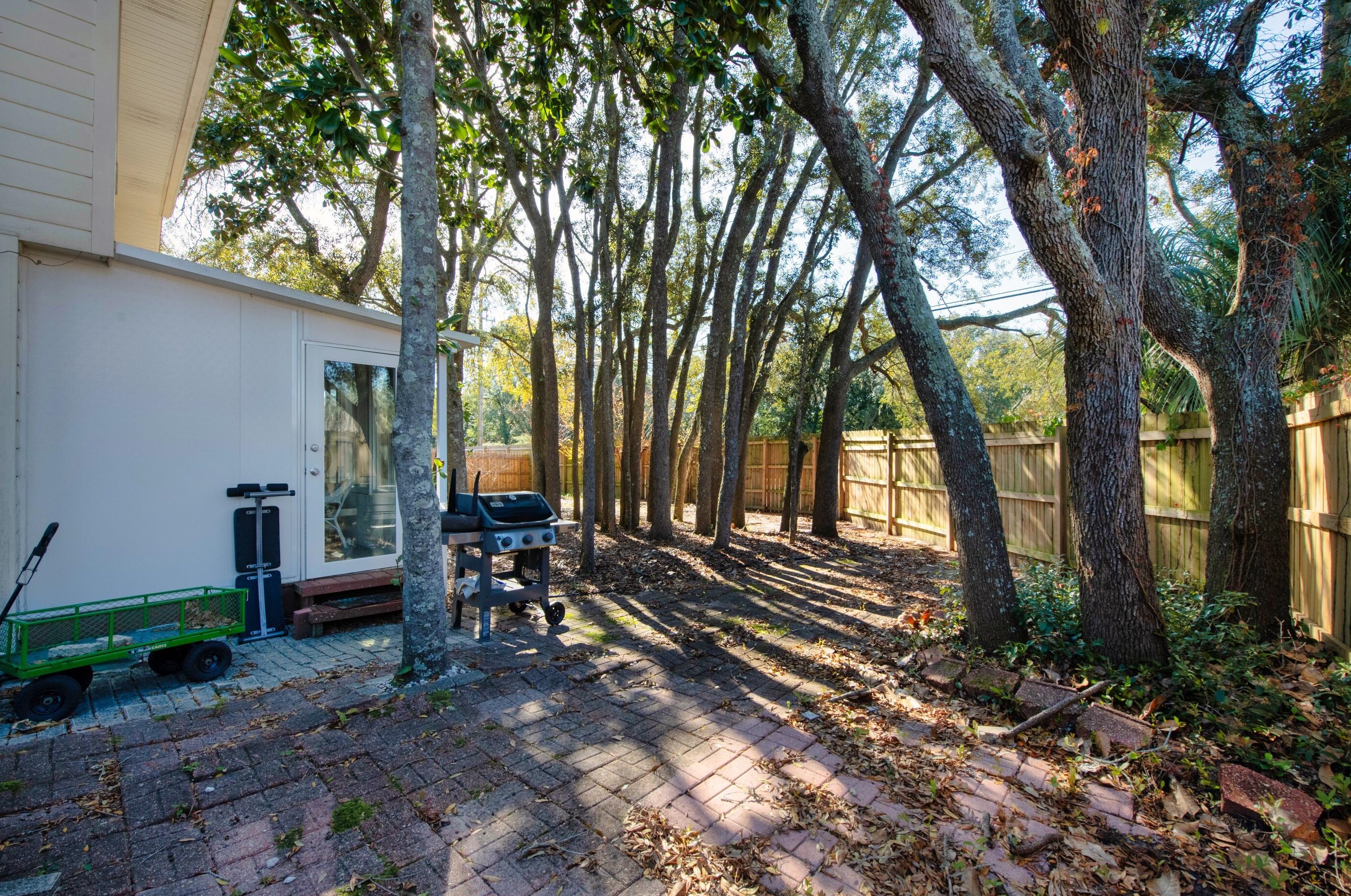 2 Shamrock Dr, Mary Esther FL  32569-1869 exterior