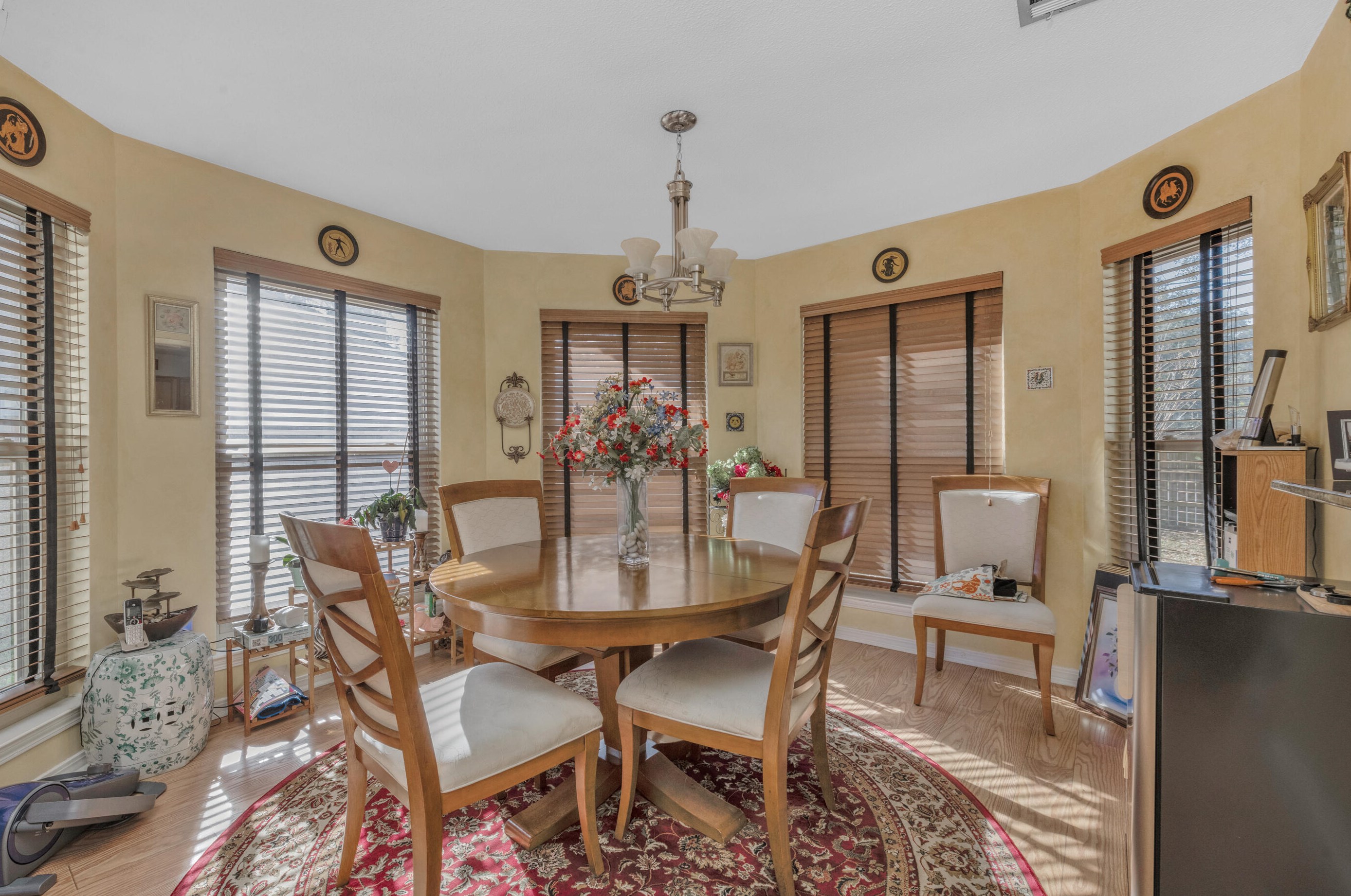 2 Shamrock Dr, Mary Esther FL  32569-1869 exterior