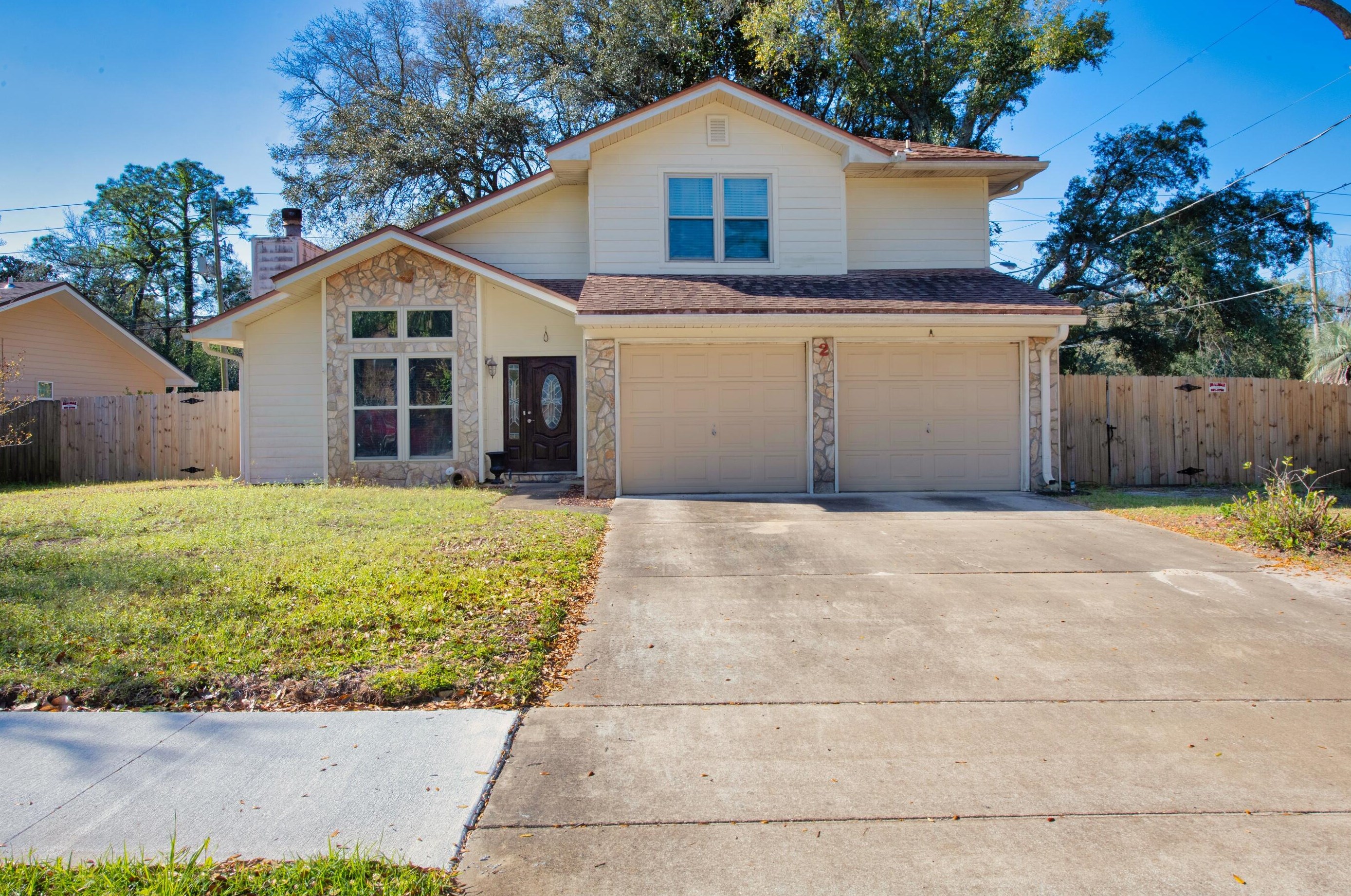 2 Shamrock Dr, Mary Esther FL  32569-1869 exterior