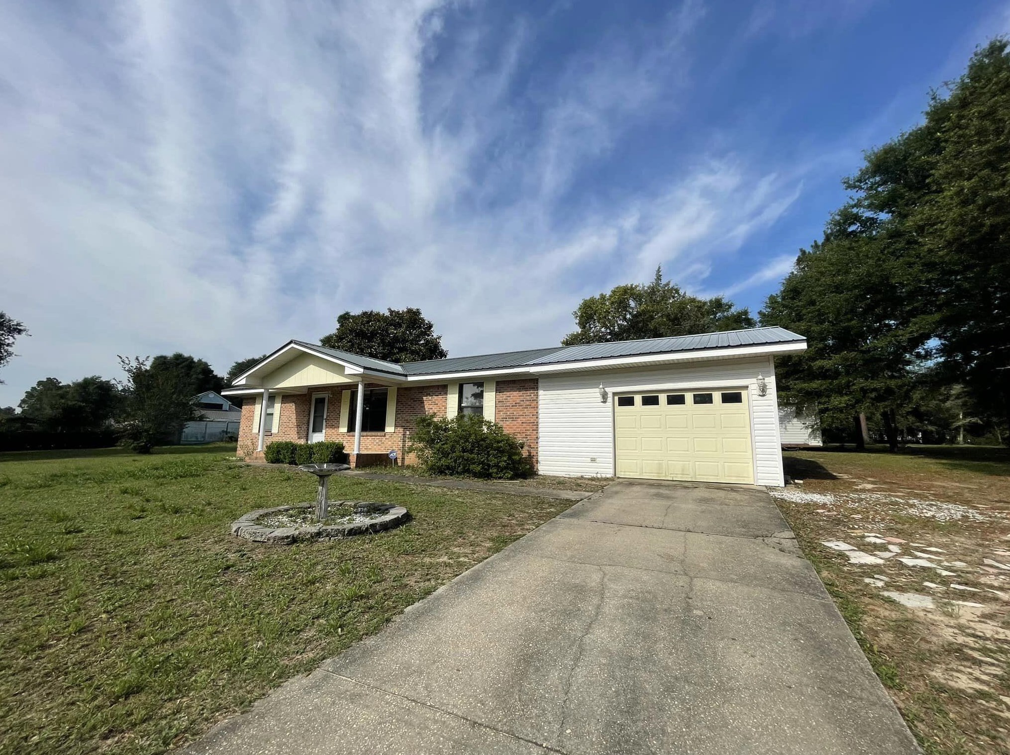 688 Roberts Dr, Defuniak Springs, FL 32433