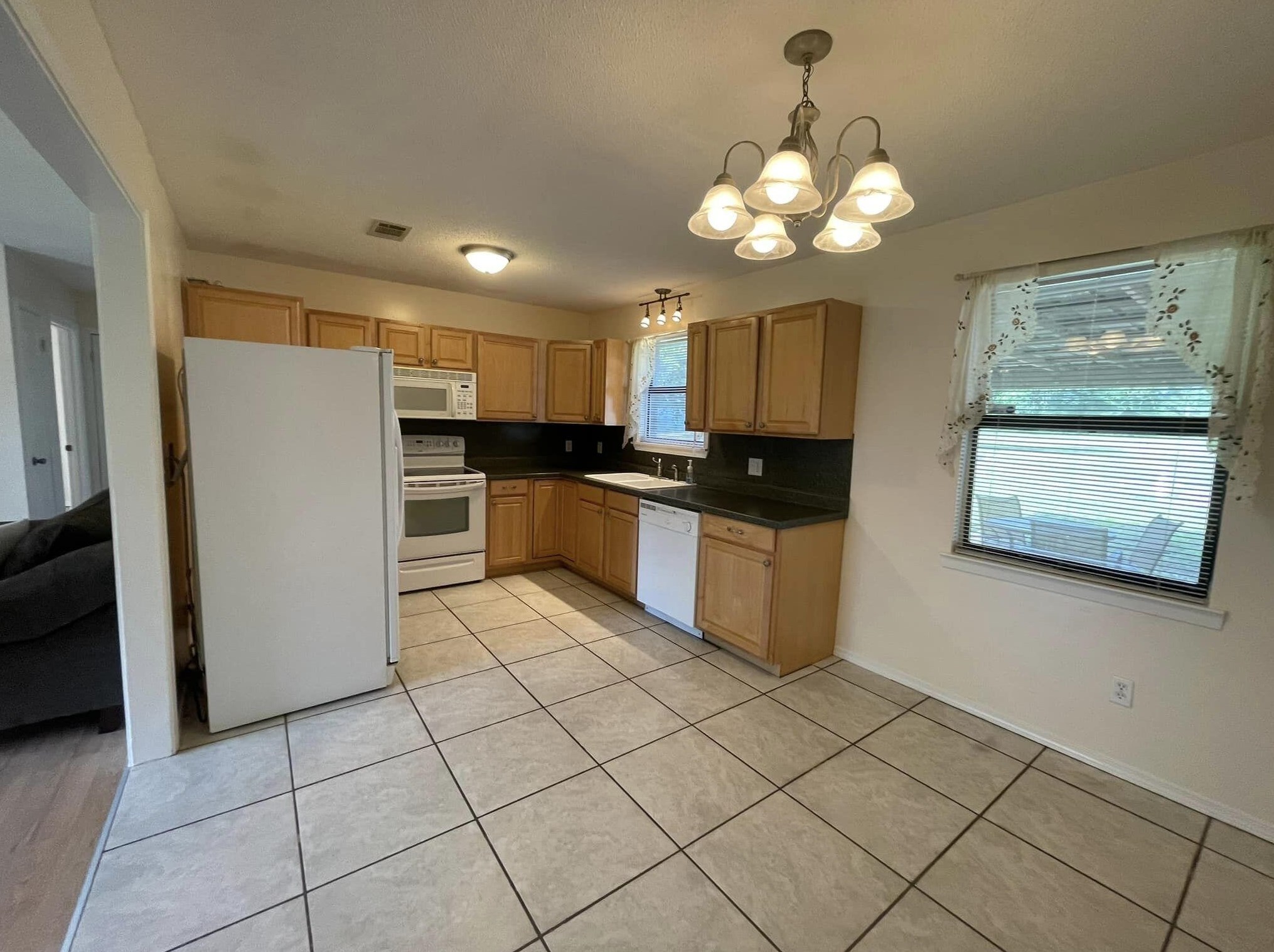 688 Roberts Dr, Defuniak Springs FL  32433-3557 exterior