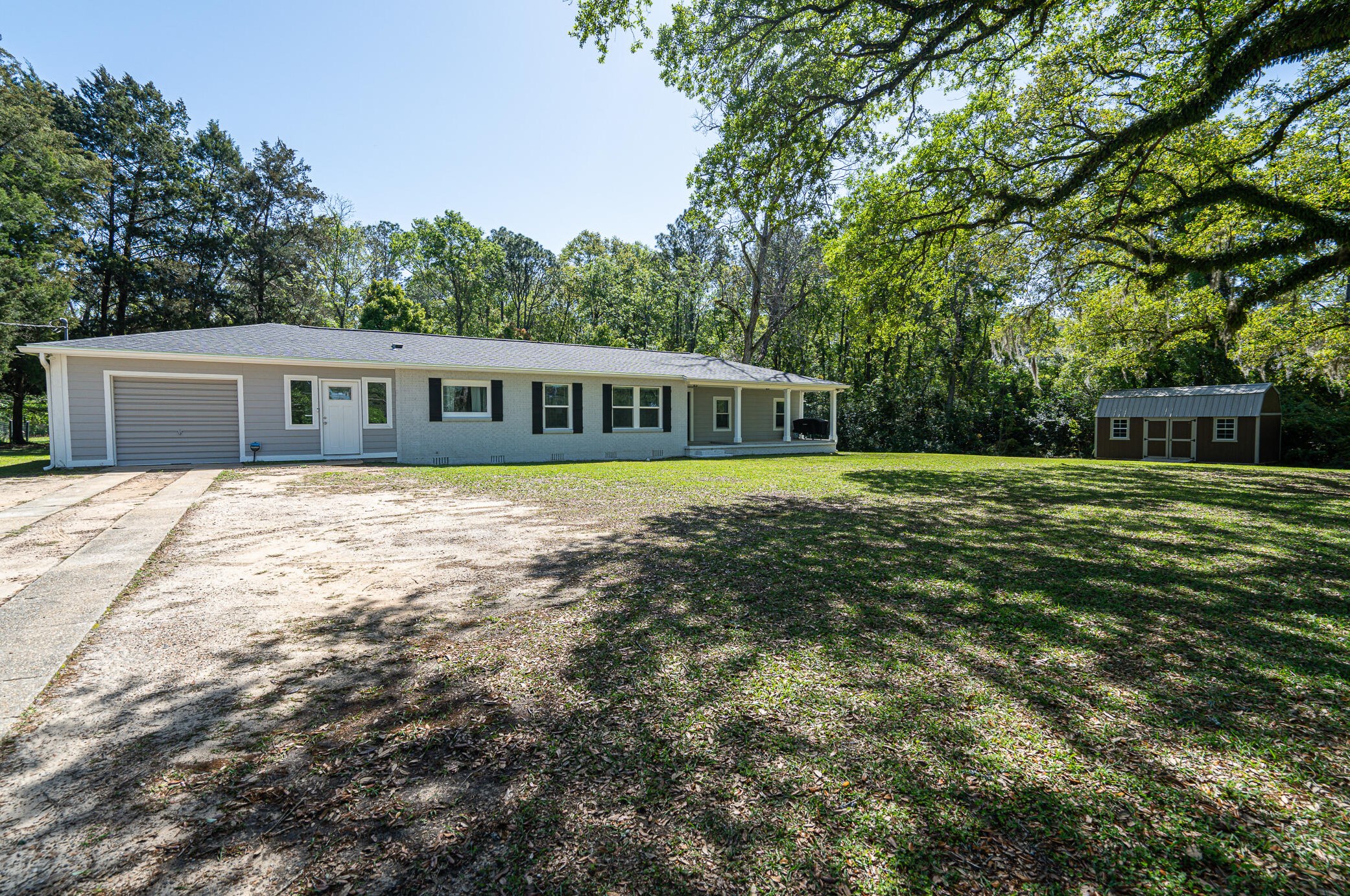 1111 Mcgee Rd, Caryville, FL 32425