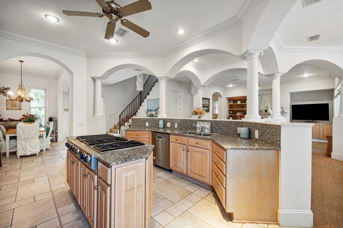 129 Rue Martine, Destin FL 32550-4908 exterior