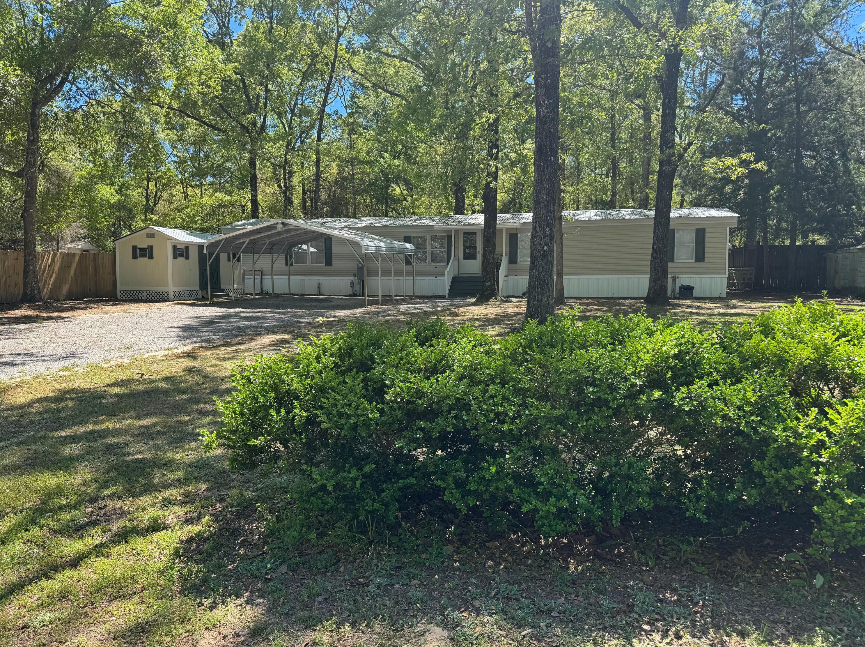 319 Pipers Landing Rd, Defuniak Springs, FL 32433