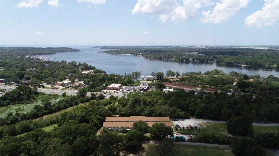 106 Country Club Dr, Niceville, FL 32578-2006