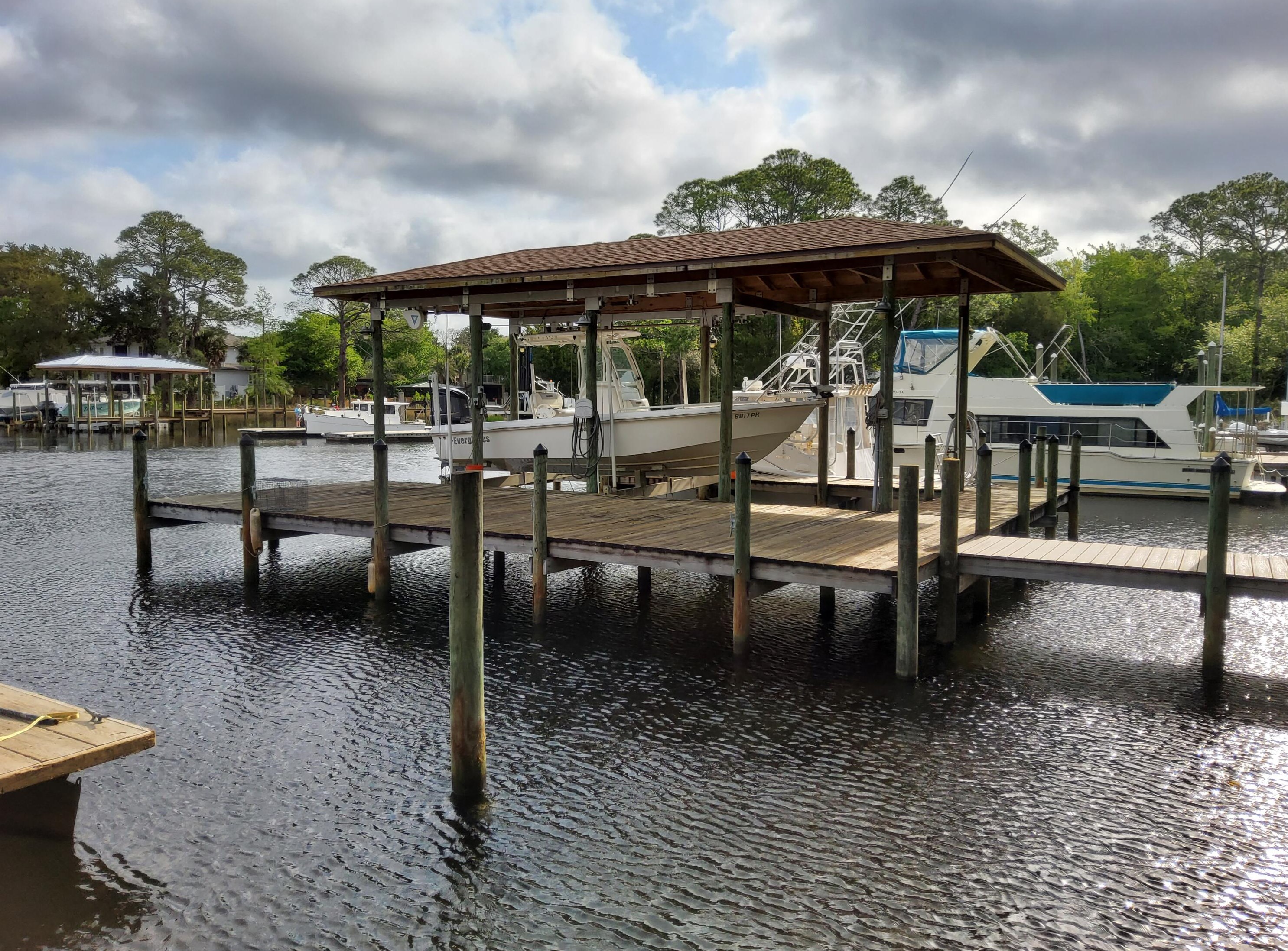 1348 Windward Cir, Niceville FL  32578-4309 exterior