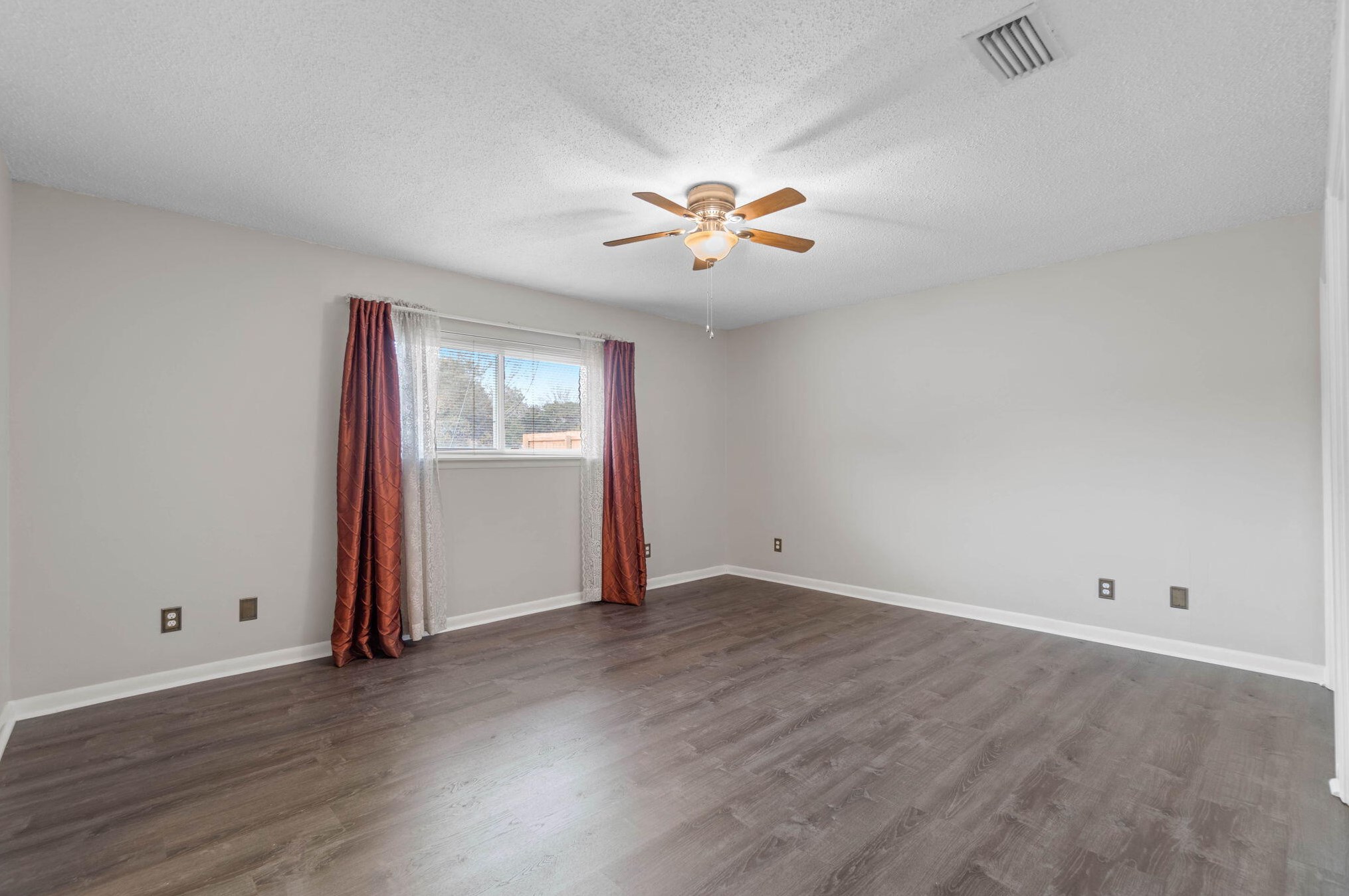 212 Squirrel Hvn Rd, Mary Esther FL  32569-2253 exterior