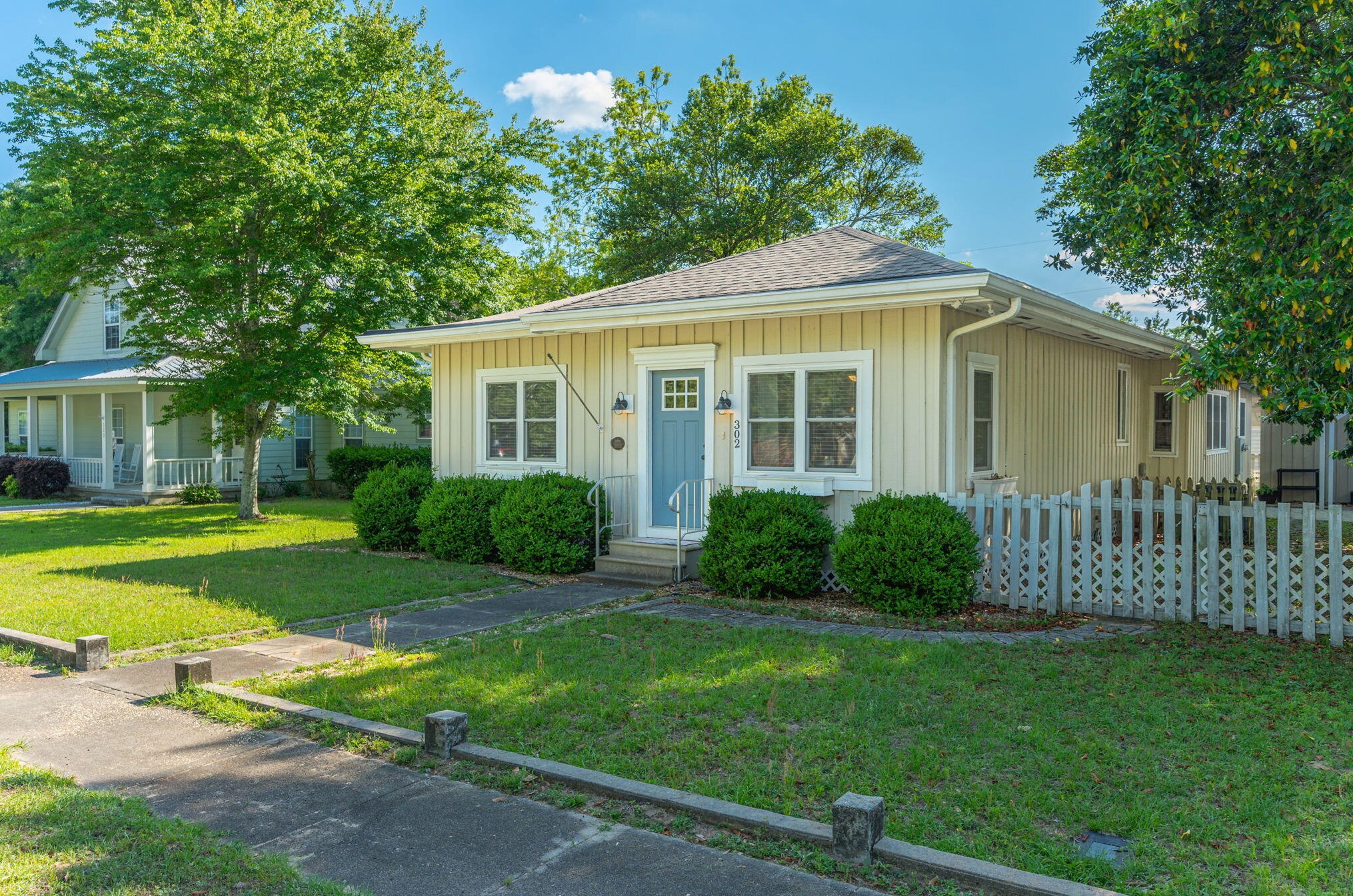 302 Crescent Dr, Defuniak Springs FL  32435-2515 exterior