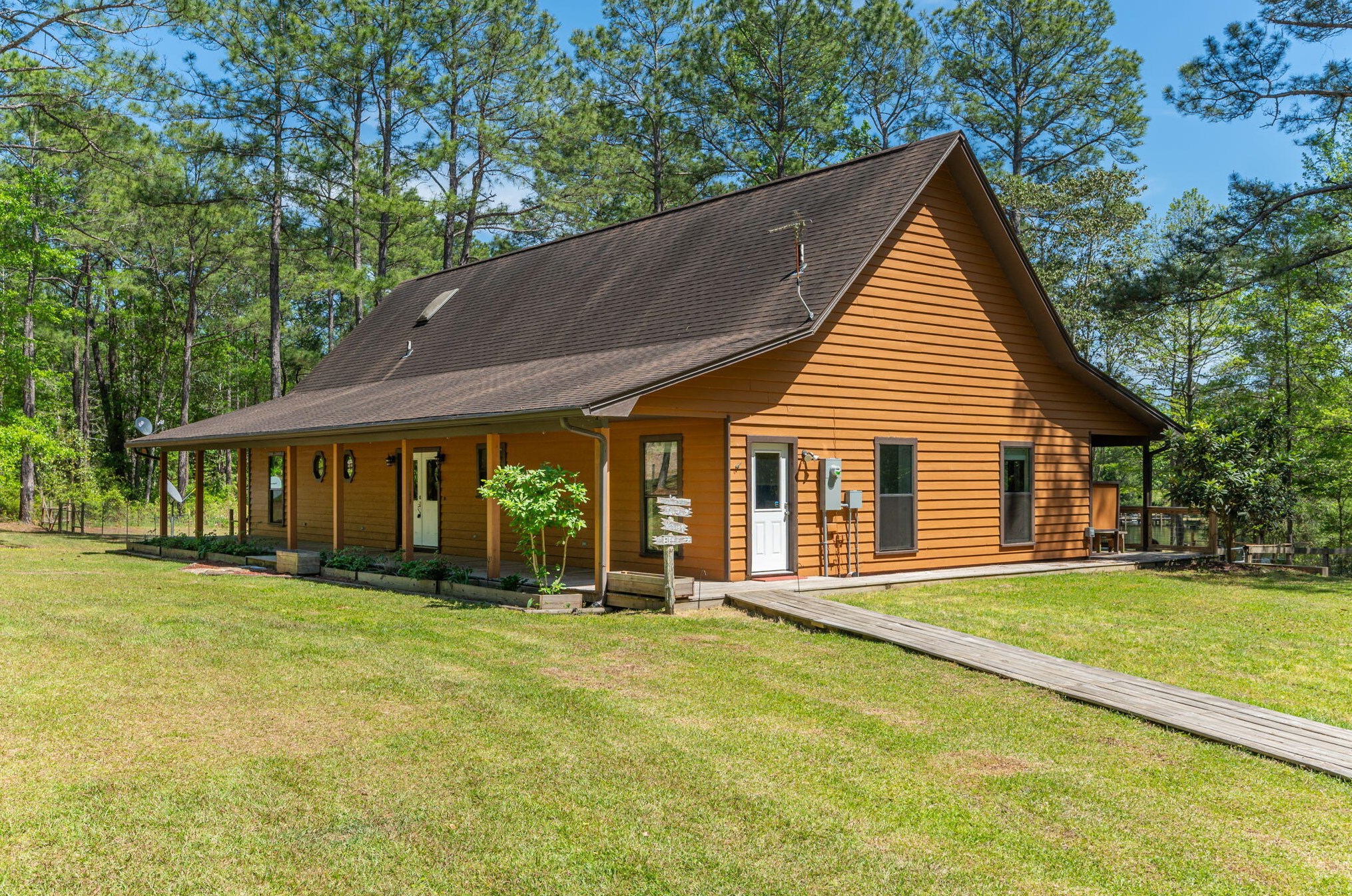5540 Old River Rd, Crestview, FL 32531
