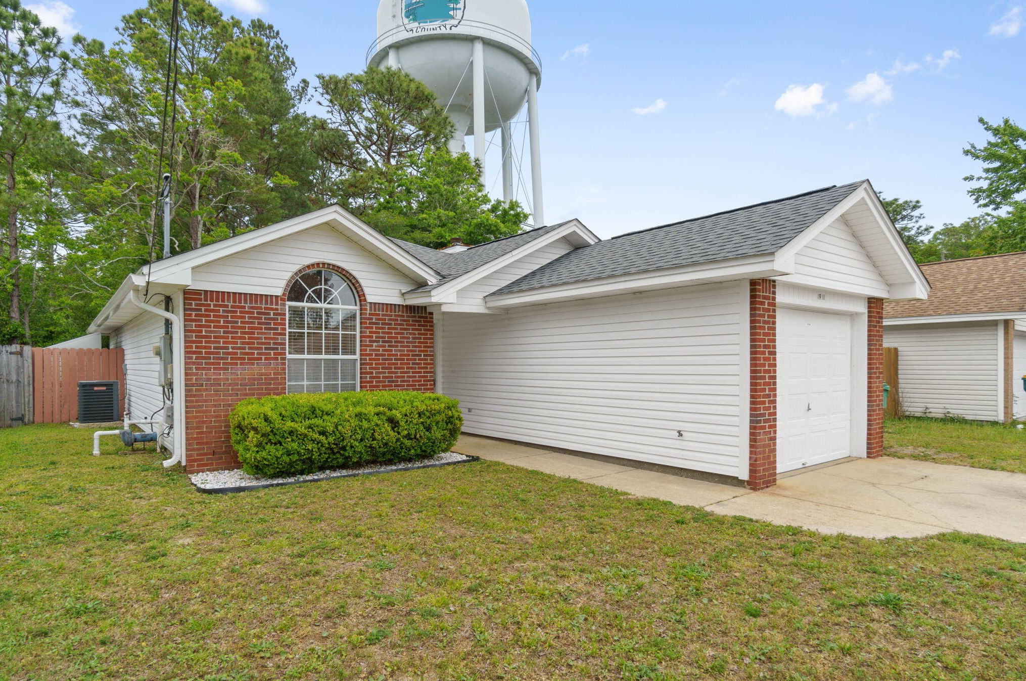 1911 Summer Hills Ln, Fort Walton Beach, FL 32547-7037