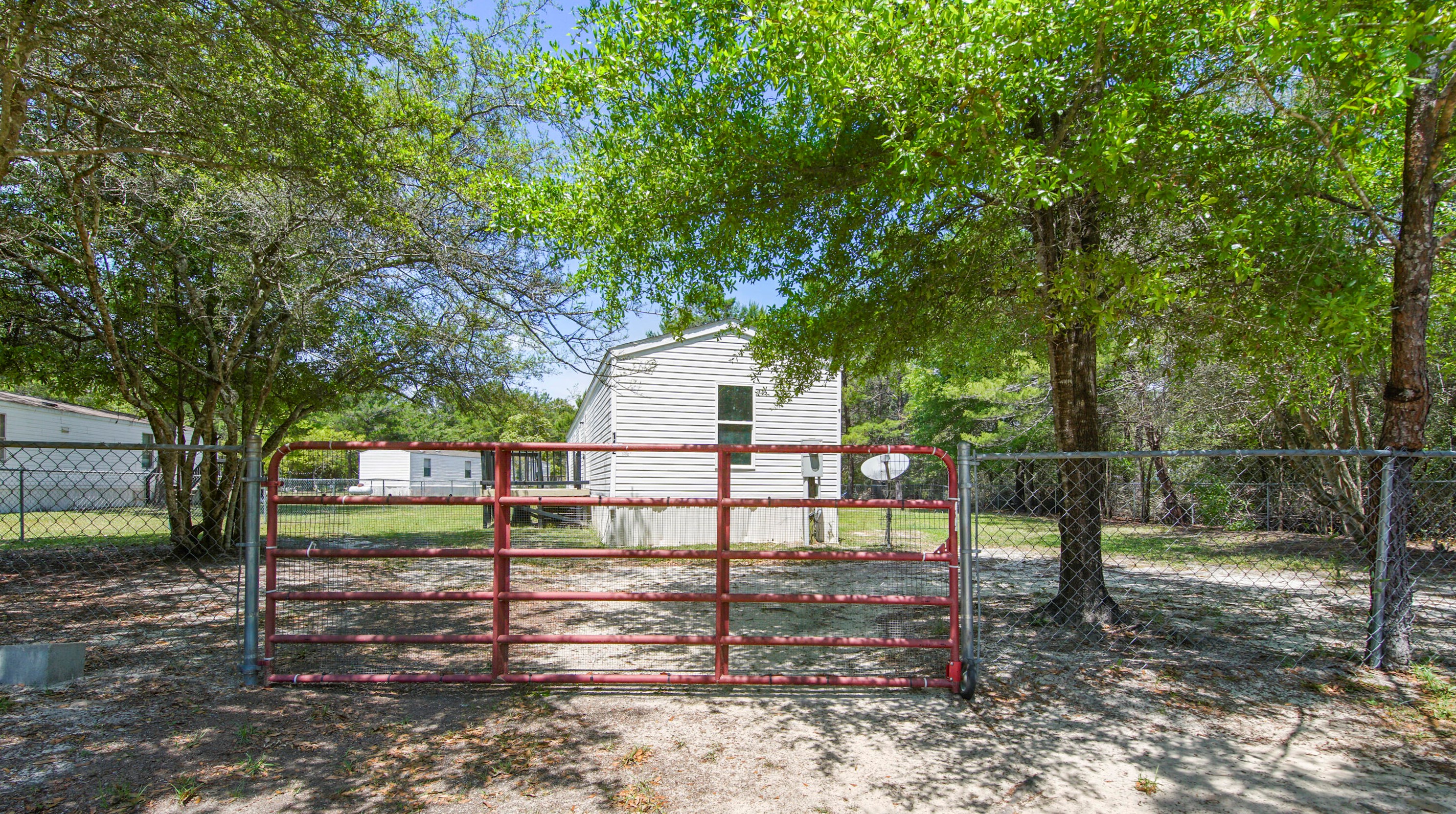 142 Snapdragon St, Defuniak Springs, FL 32433-6619