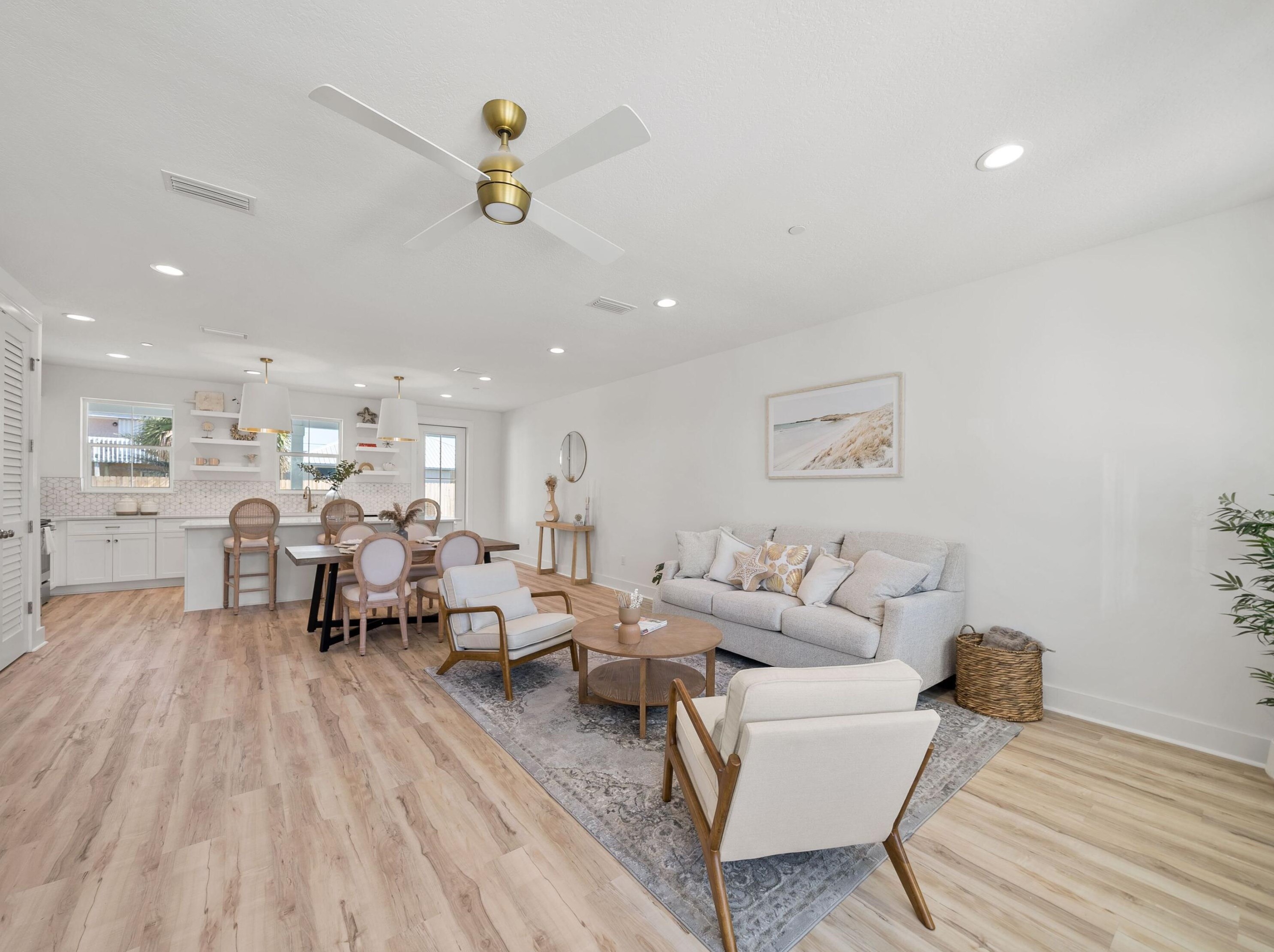 5300 Thomas Dr, Panama City FL 32408-6125 exterior